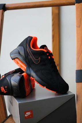 AIR 180 BLACK/HYPER CRIMSON
