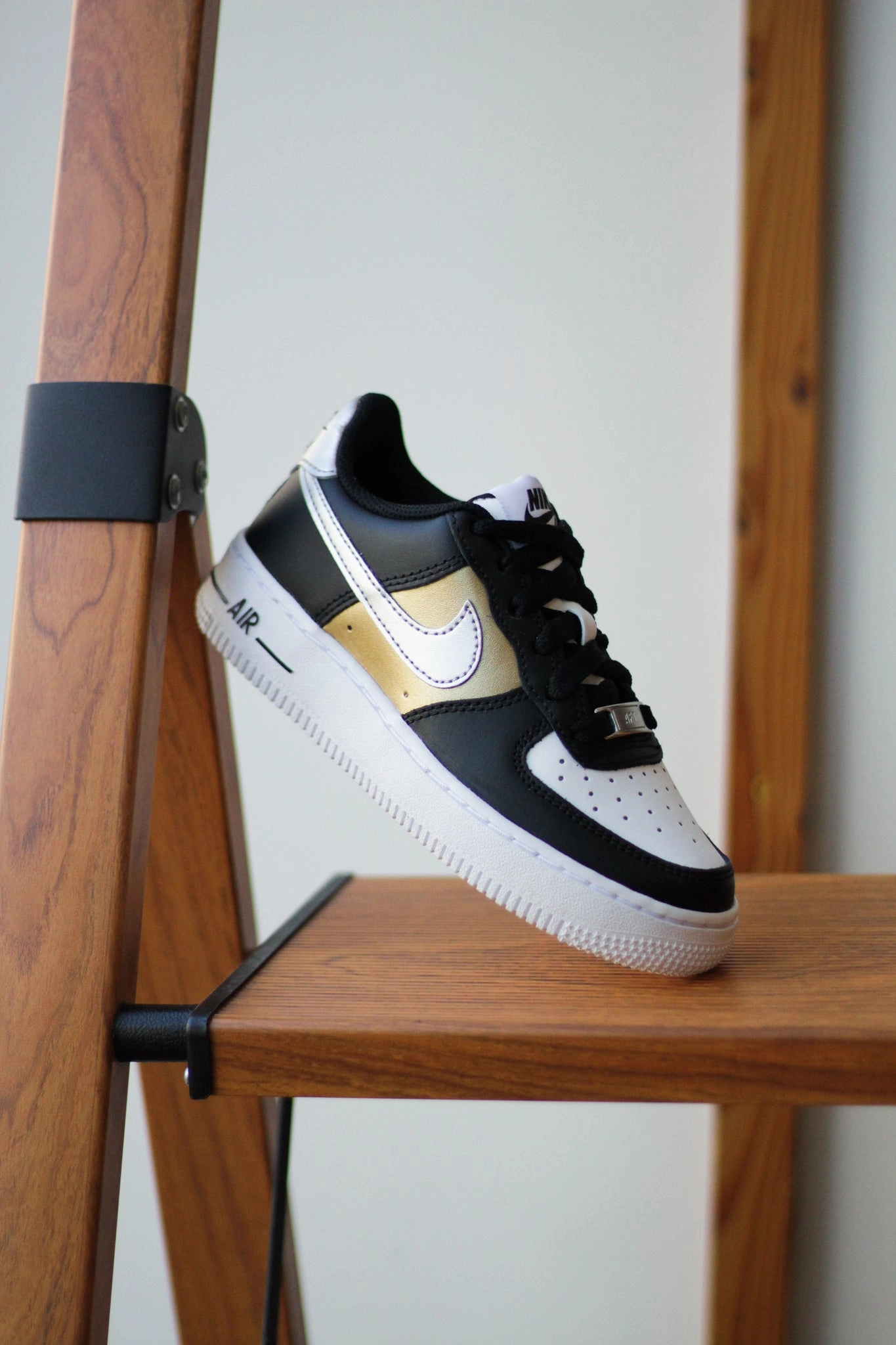 AIR FORCE 1 (GS) BLACK/METALLIC SILVER