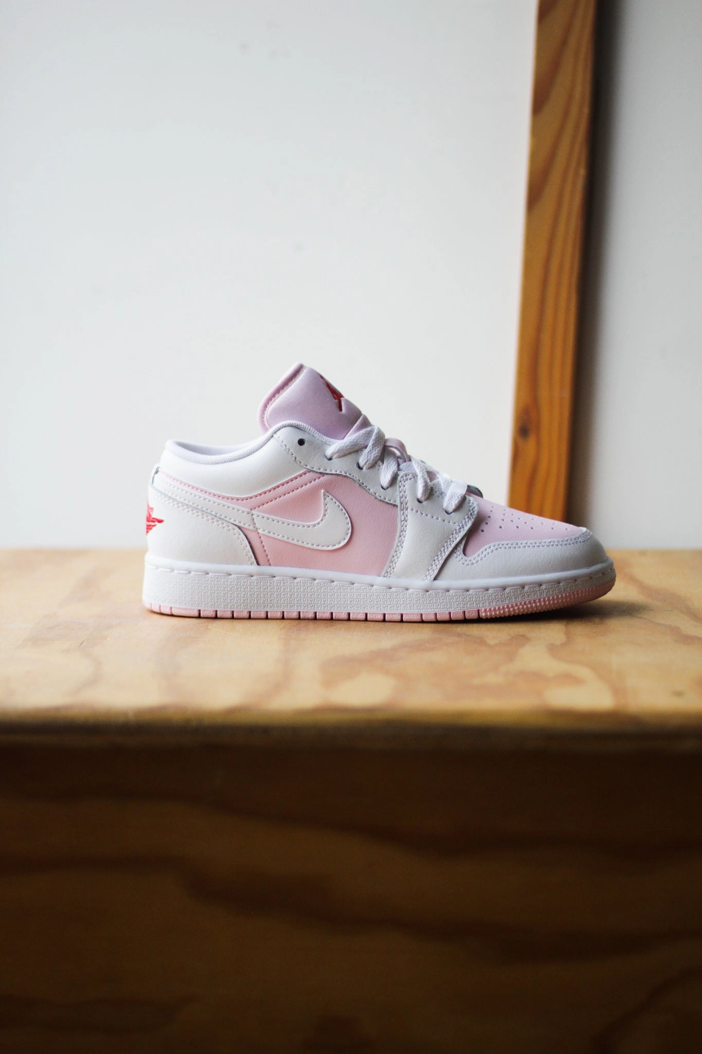 AIR JORDAN 1 LOW (GS) PINK FOAM /WHITE-FIRE RED
