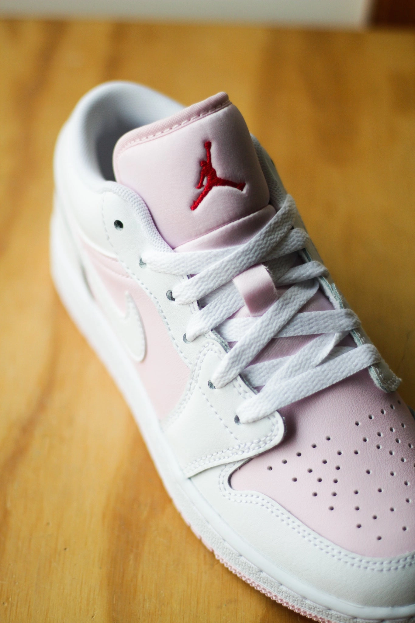 AIR JORDAN 1 LOW (GS) PINK FOAM /WHITE-FIRE RED