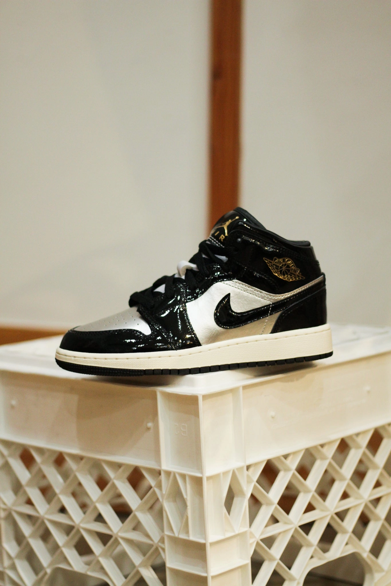 AIR JORDAN 1 MID SE (GS) BLACK/METALLIC SILVER