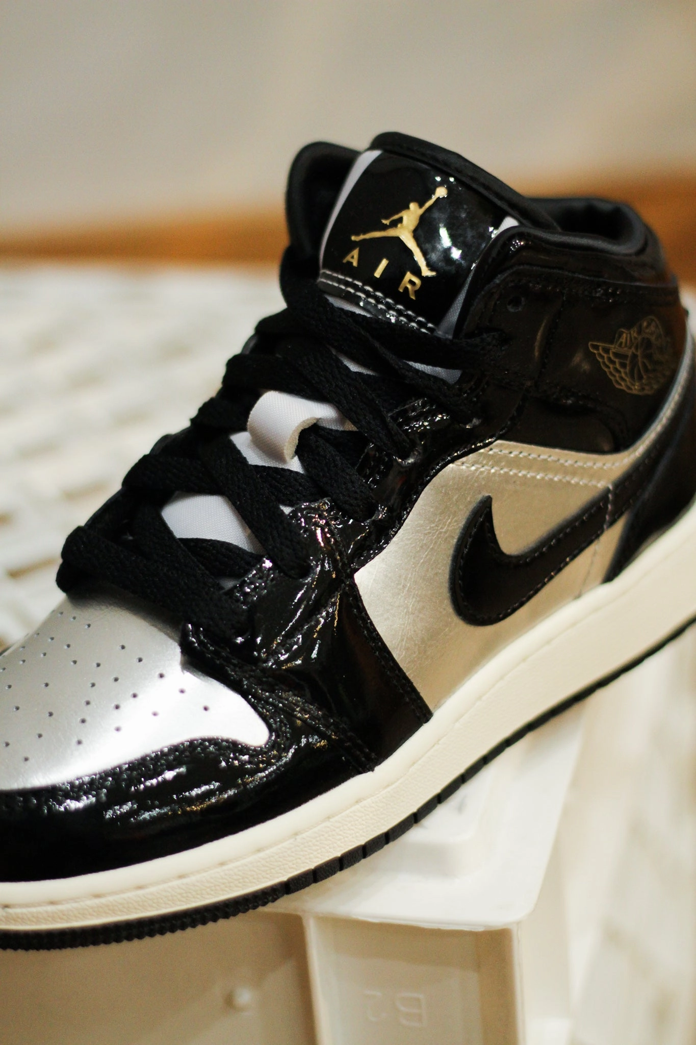 AIR JORDAN 1 MID SE (GS) BLACK/METALLIC SILVER