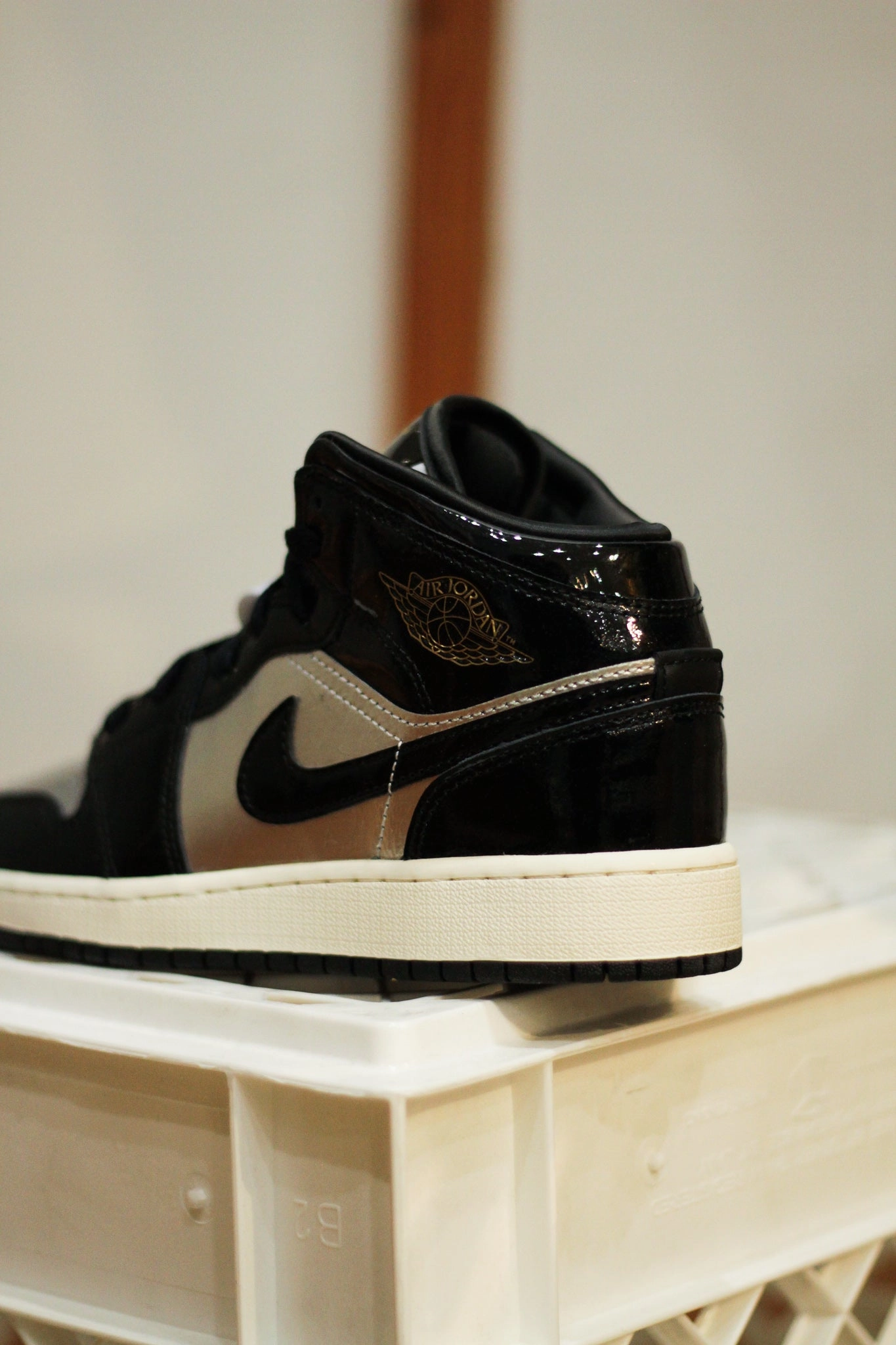 AIR JORDAN 1 MID SE (GS) BLACK/METALLIC SILVER