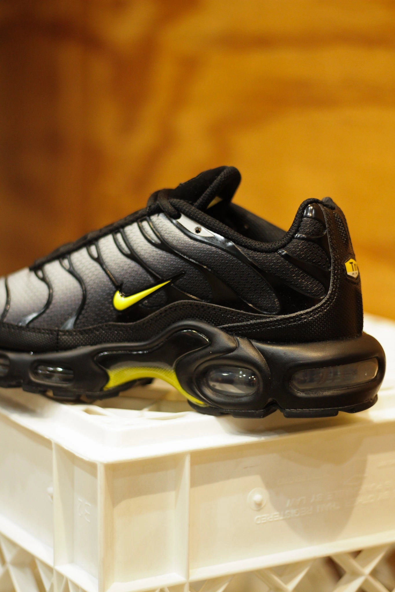 AIR MAX PLUS BLACK/OPTI YELLOW
