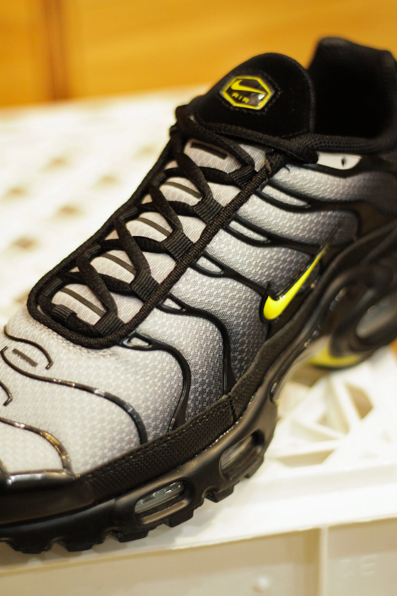 AIR MAX PLUS BLACK/OPTI YELLOW