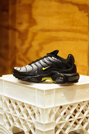 AIR MAX PLUS BLACK/OPTI YELLOW