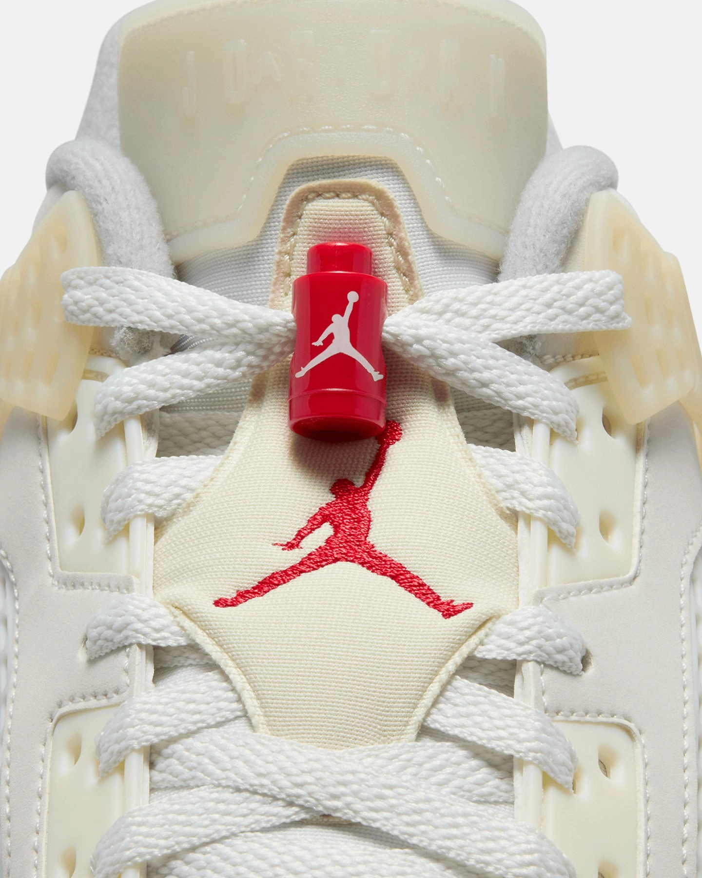 Jordan Spizike Low Sail/University