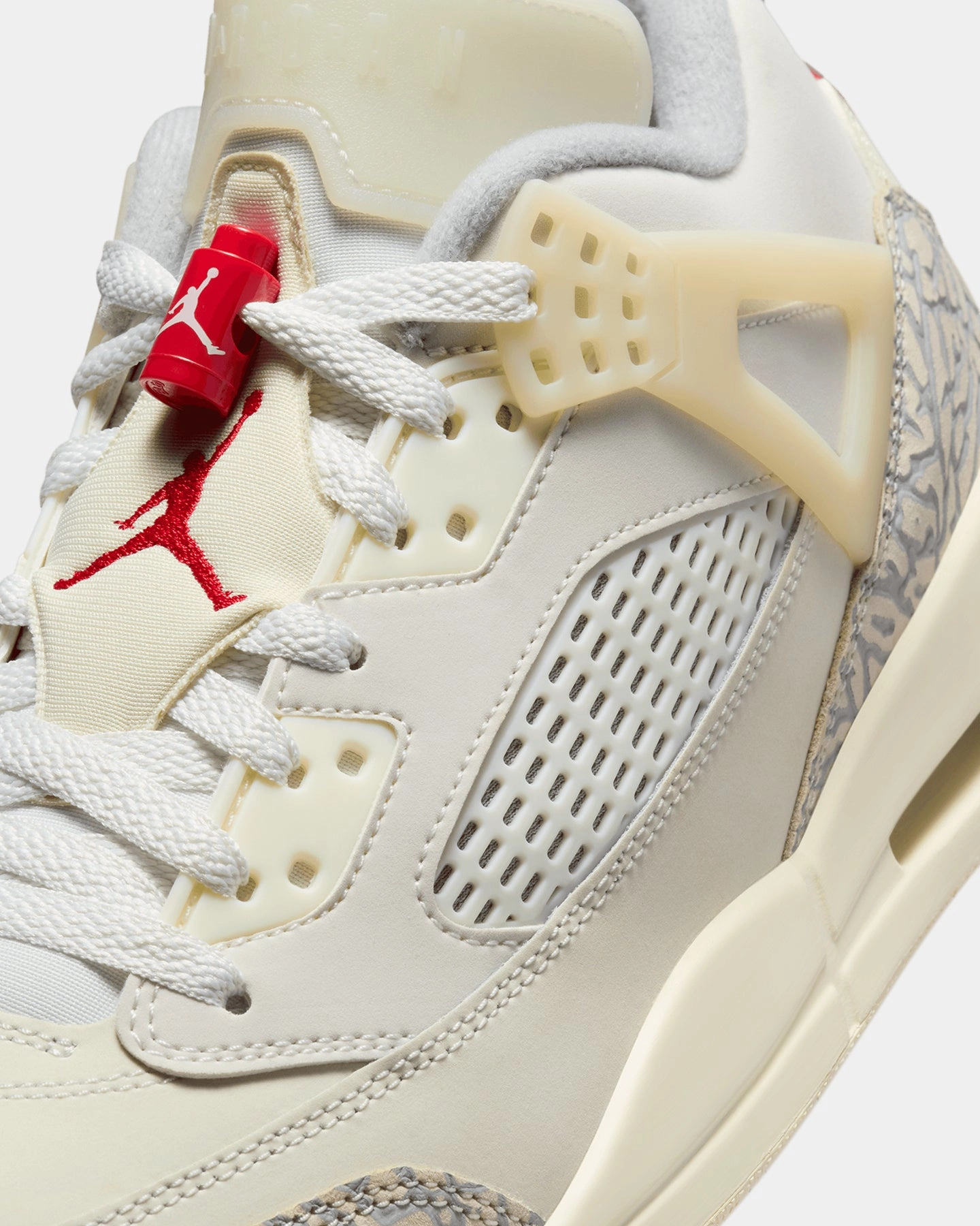 Jordan Spizike Low Sail/University
