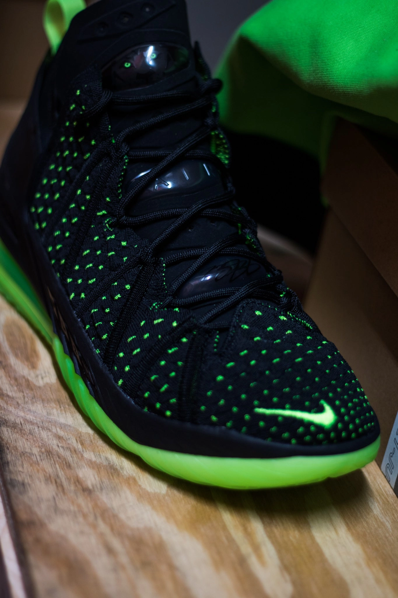 LEBRON XVIII ELECTRIC GREEN