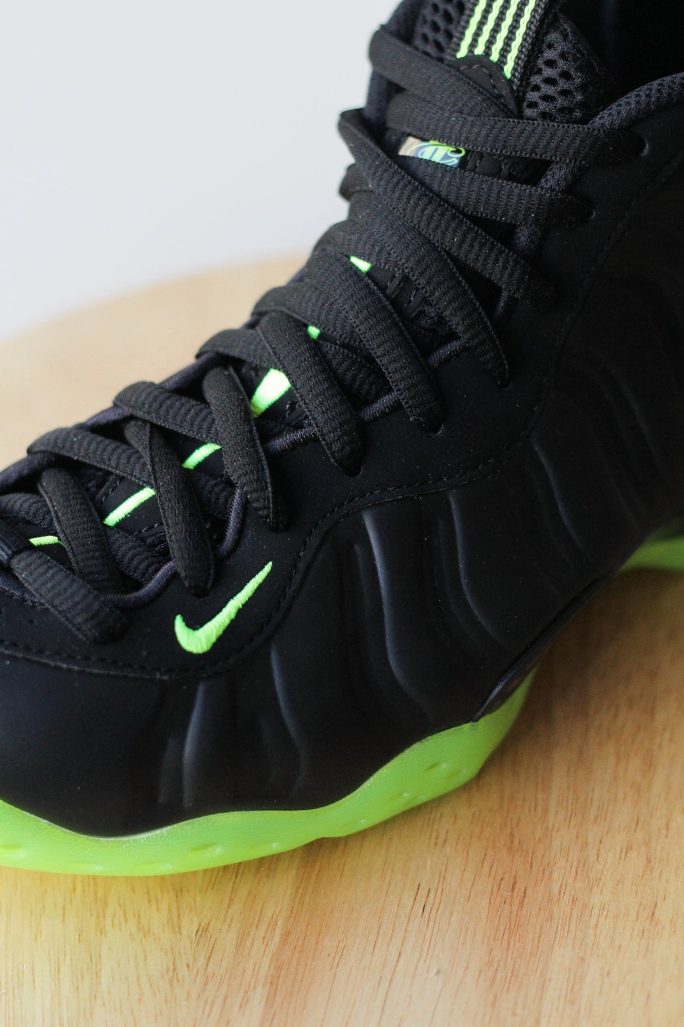 NIKE AIR FOAMPOSITE ONE BLACK/VOLT