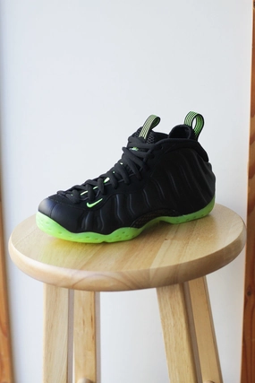 NIKE AIR FOAMPOSITE ONE BLACK/VOLT