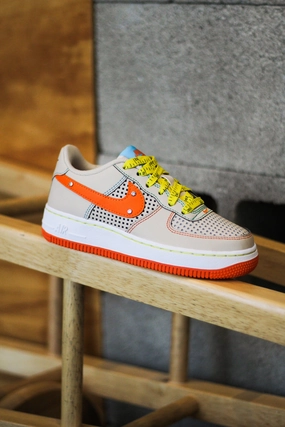 NIKE AIR FORCE 1 LE (GS) SANDDRIFT/SAFETY ORANGE-PHANTOM