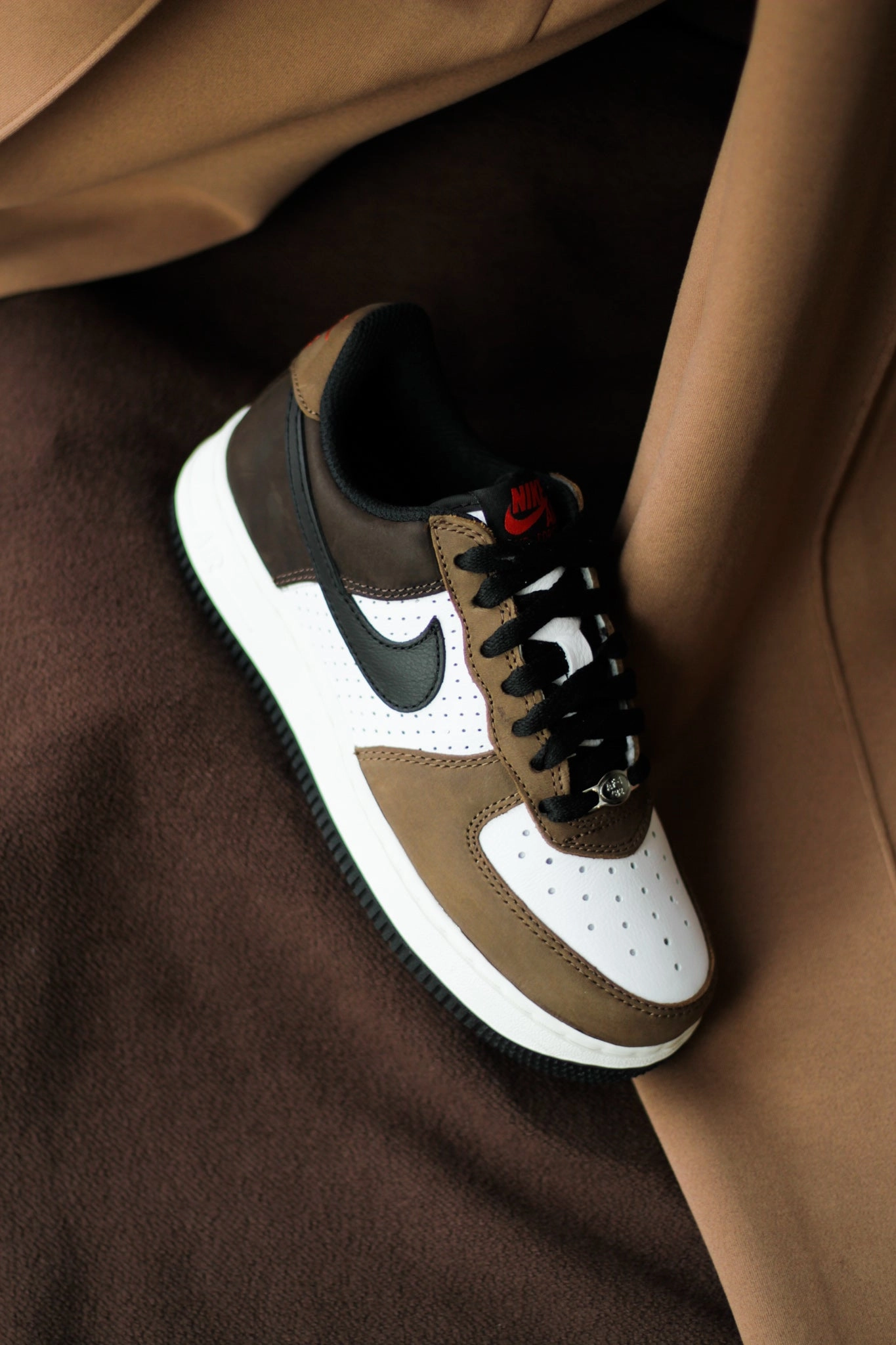 NIKE AIR FORCE 1 LOW RETRO WHITE/BLACK-BISON