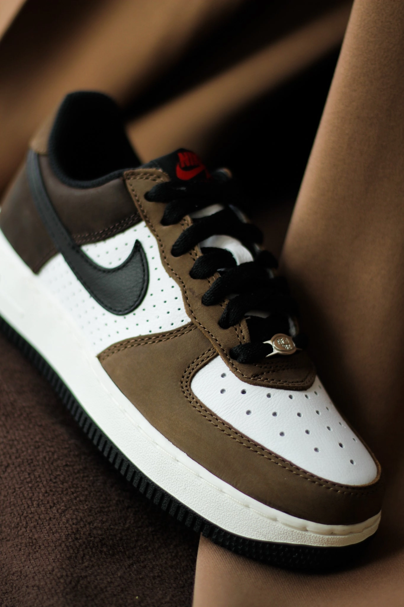 NIKE AIR FORCE 1 LOW RETRO WHITE/BLACK-BISON