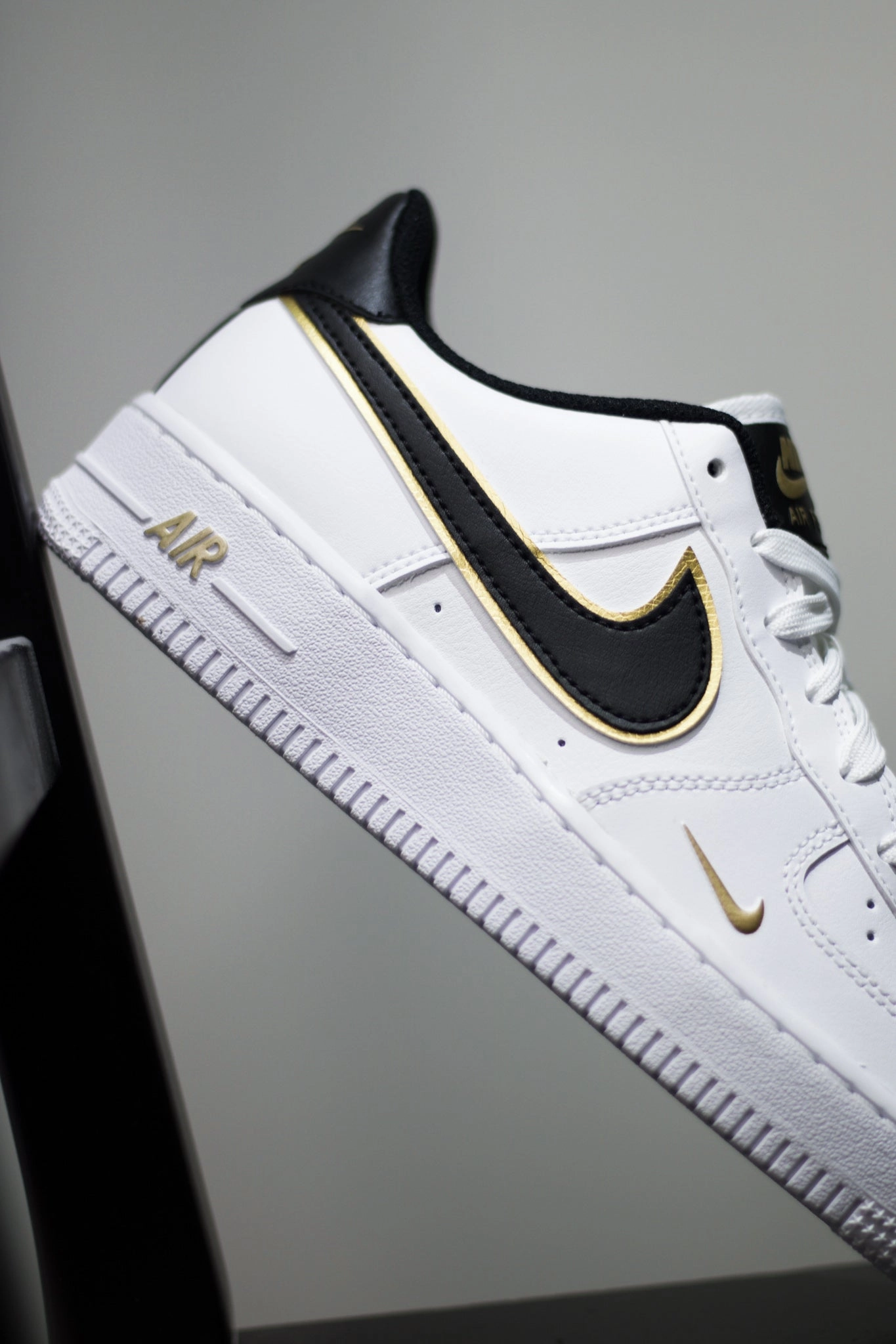 NIKE AIR FORCE 1 LV8 (GS) WHITE/METALLIC GOLD