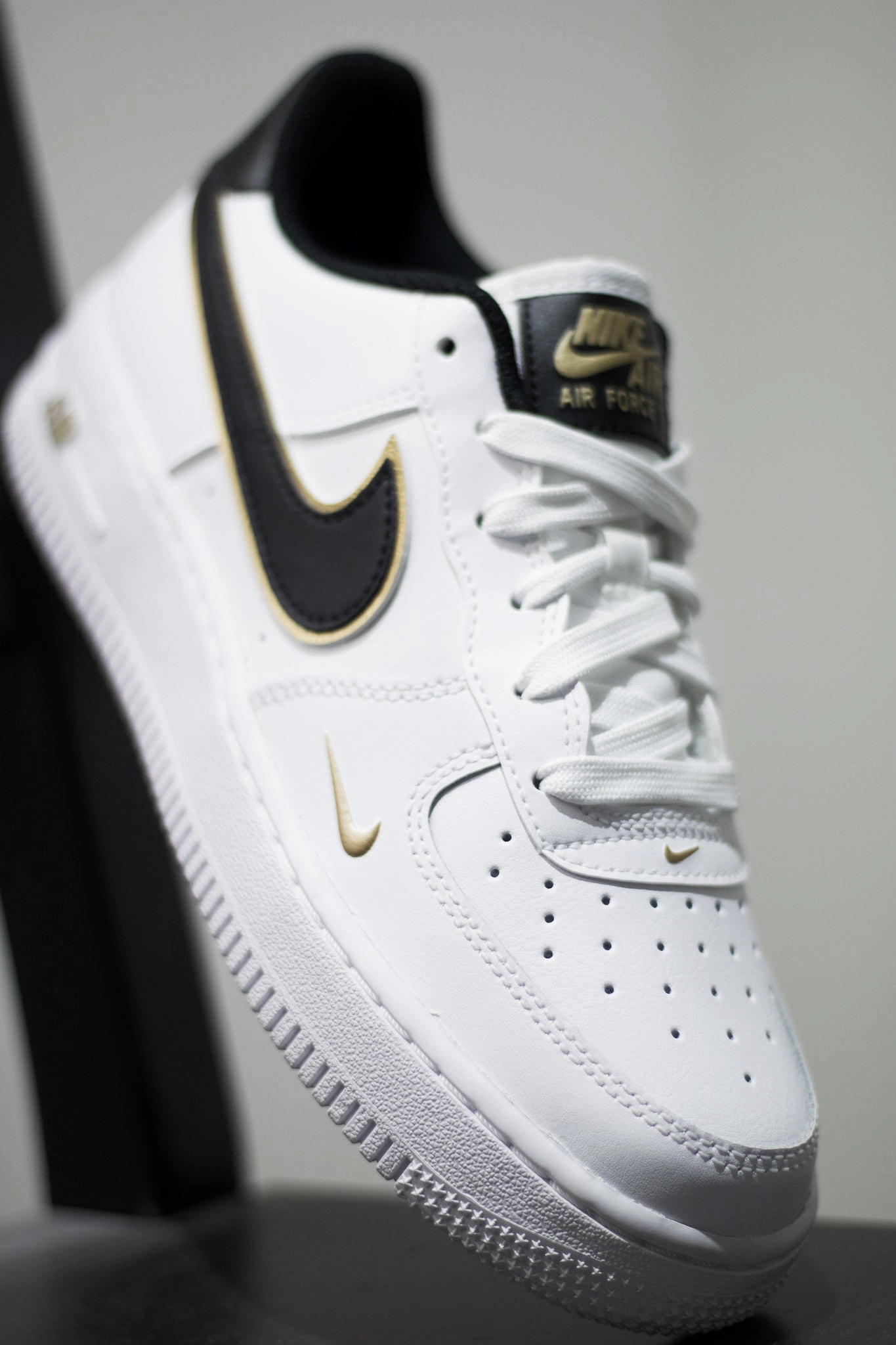 NIKE AIR FORCE 1 LV8 (GS) WHITE/METALLIC GOLD