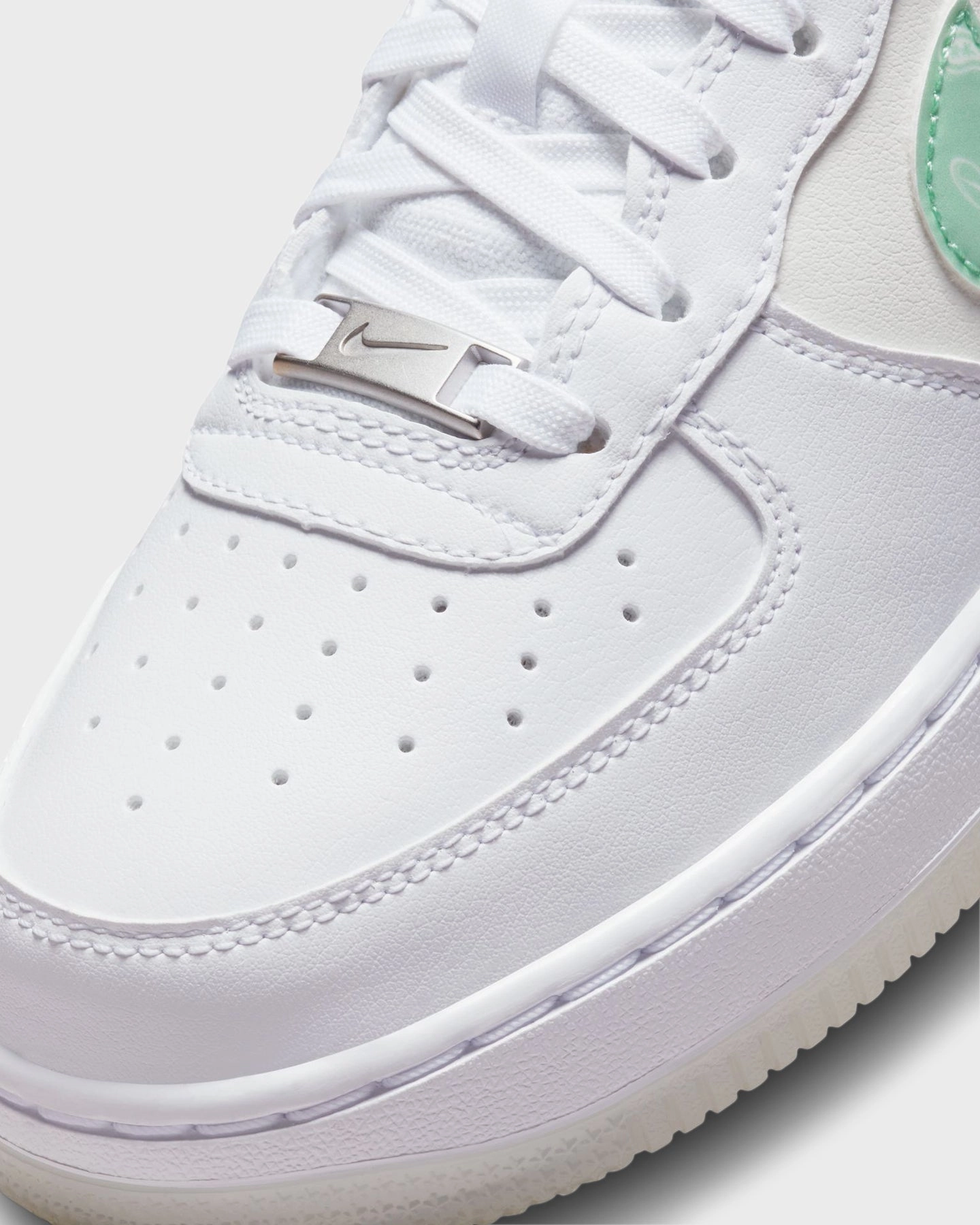 Nike Air Force 1 LV8 (GS) White/Mint Foam