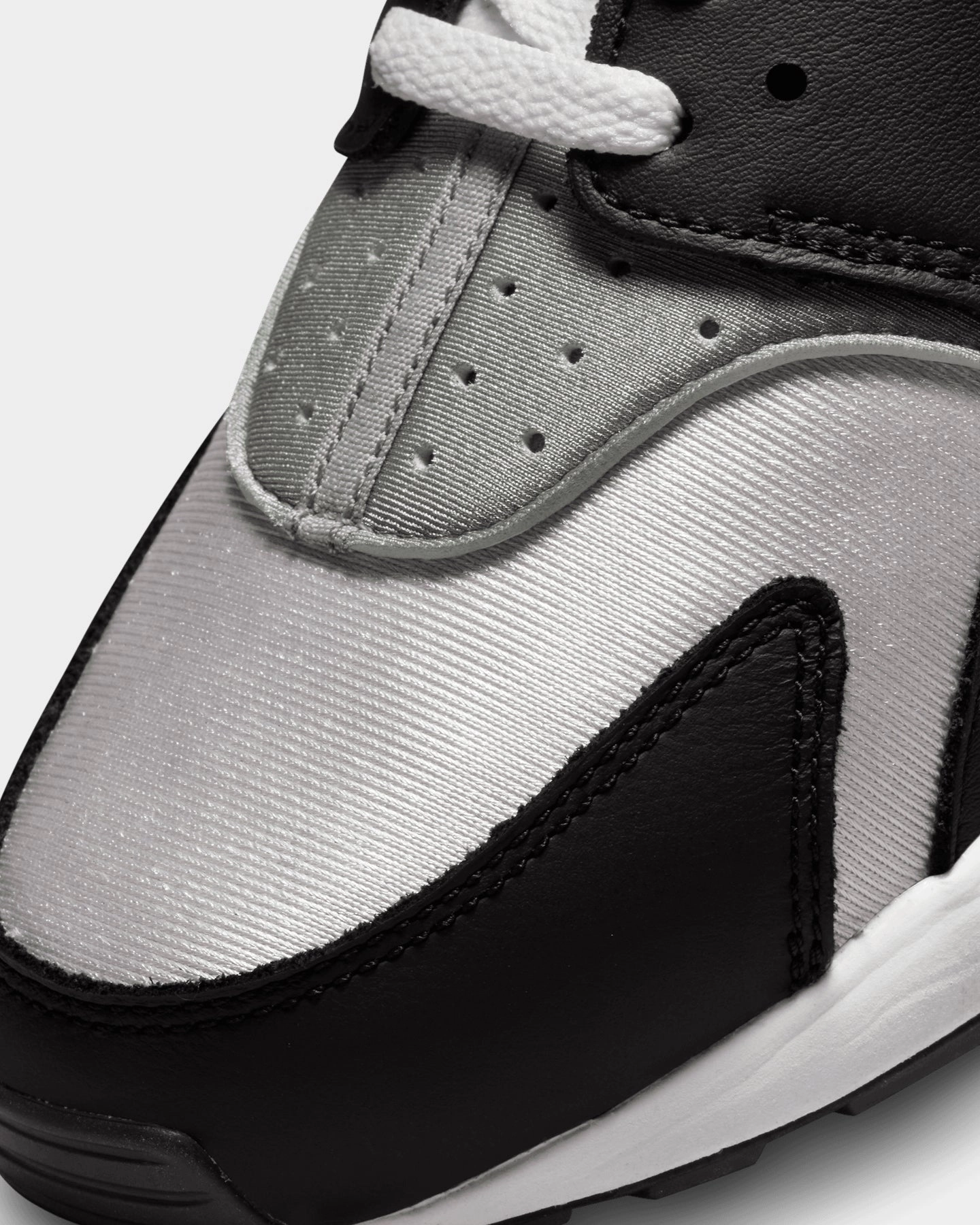 Nike Air Huarache Black/White-Neutral