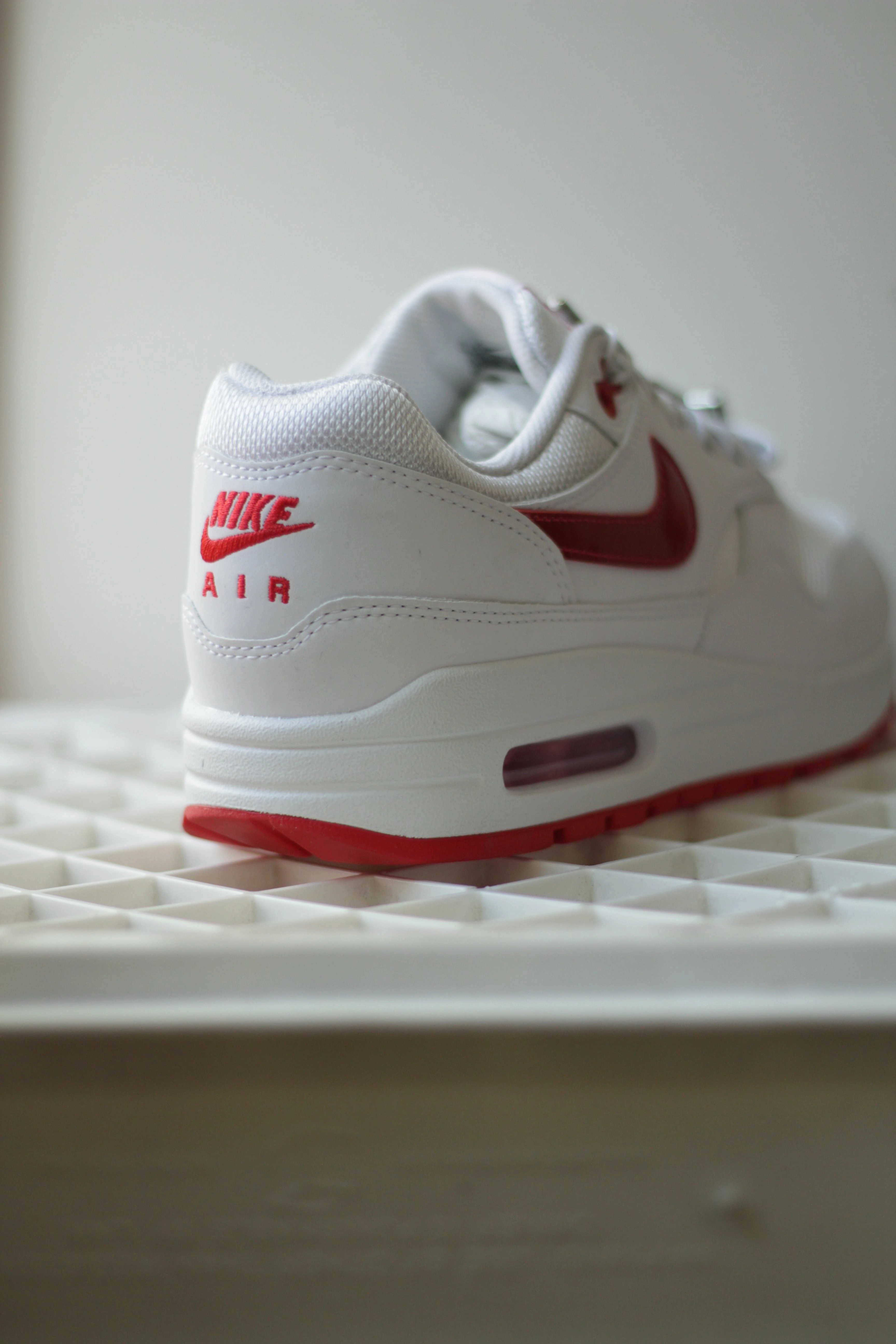 NIKE AIR MAX 1 PRM WHITE/UNIVERSITY RED-PLAYFUL PINK