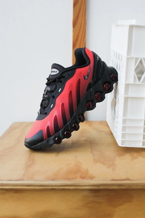 NIKE AIR MAX DN8 BLACK/BLACK-GYM RED-BRIGHT CRIMSON