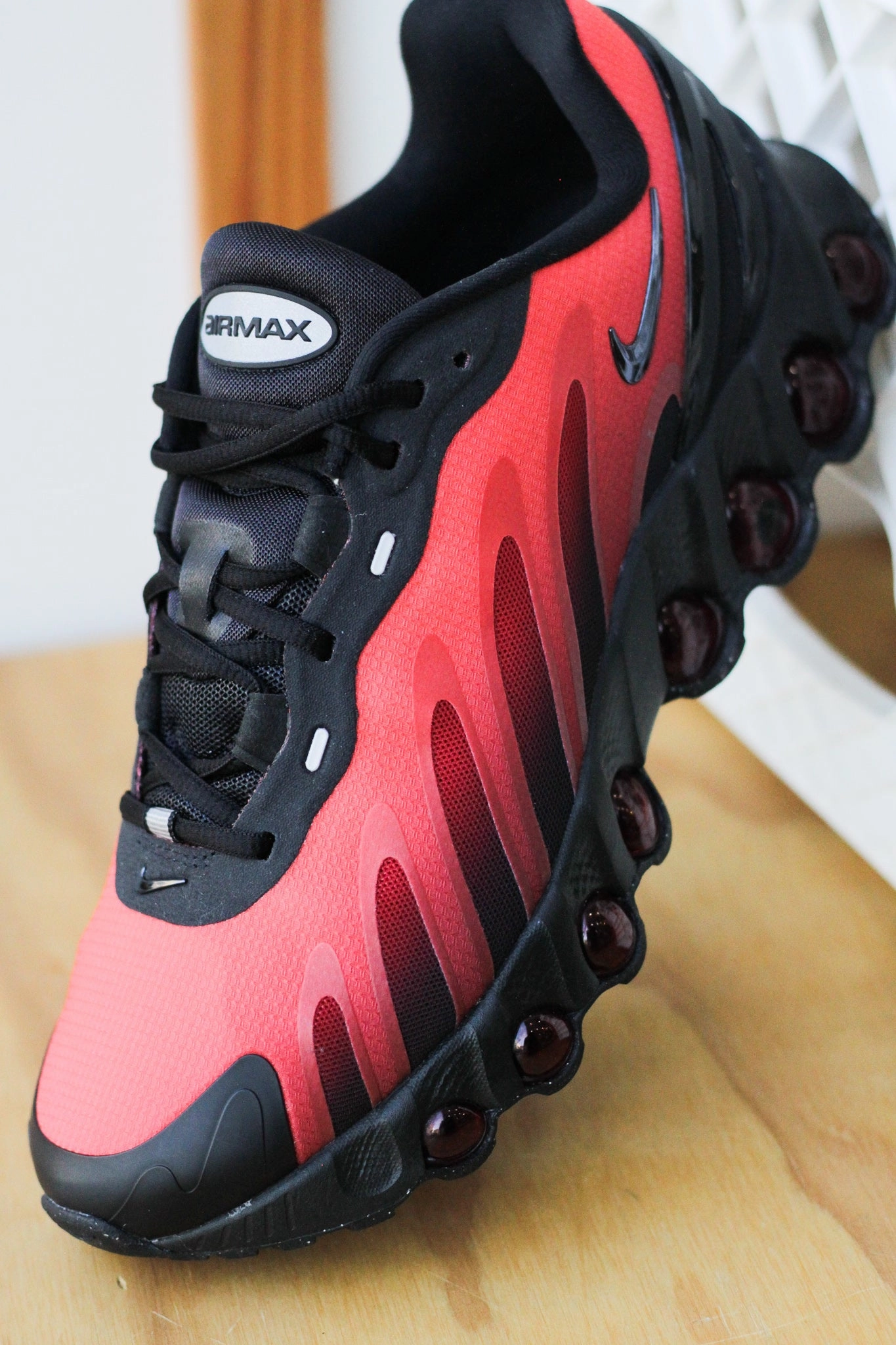 NIKE AIR MAX DN8 BLACK/BLACK-GYM RED-BRIGHT CRIMSON