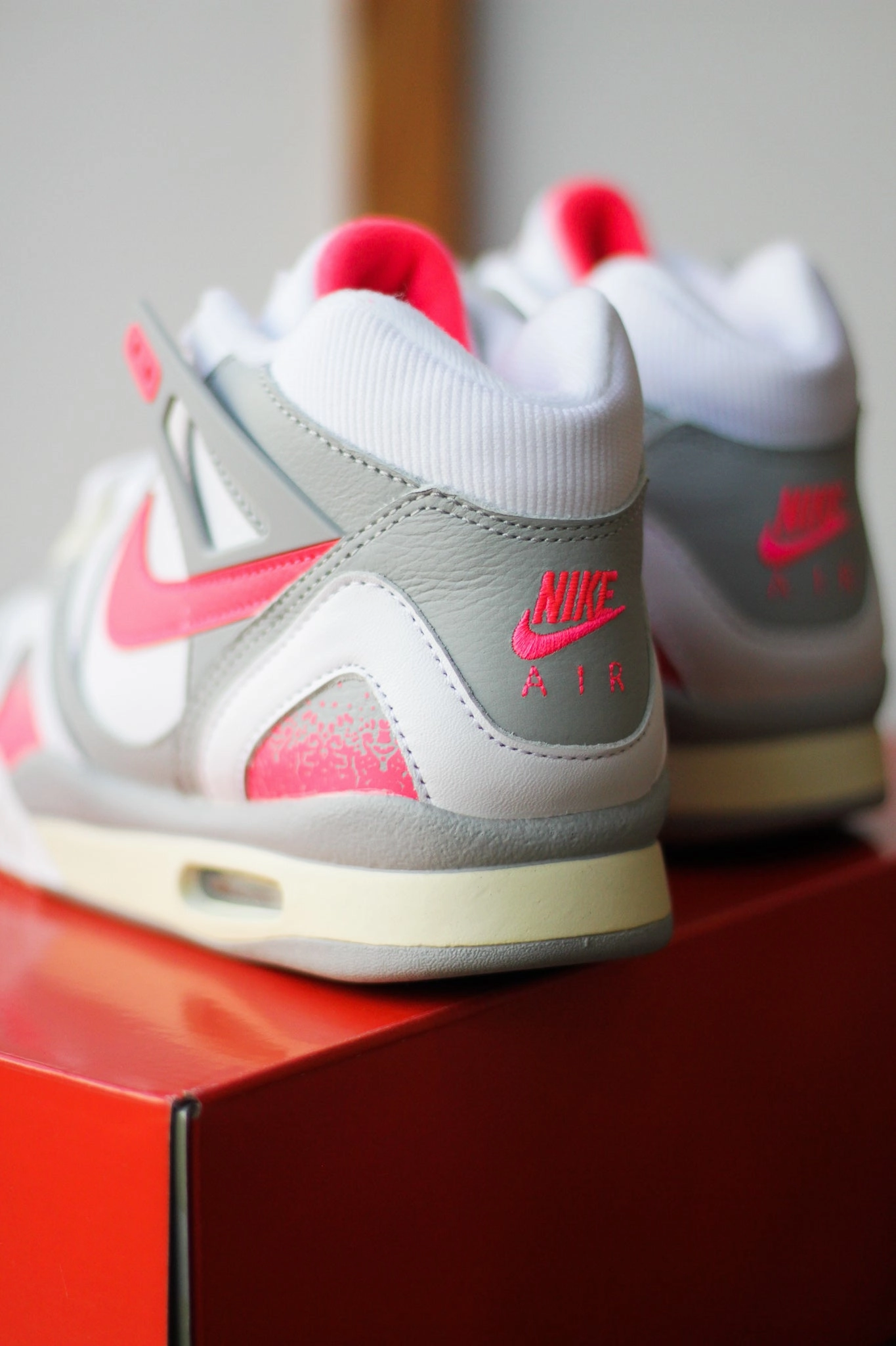 NIKE AIR TECH CHALLENGE 2 WHITE/RACER PINK-LT SMOKE GREY