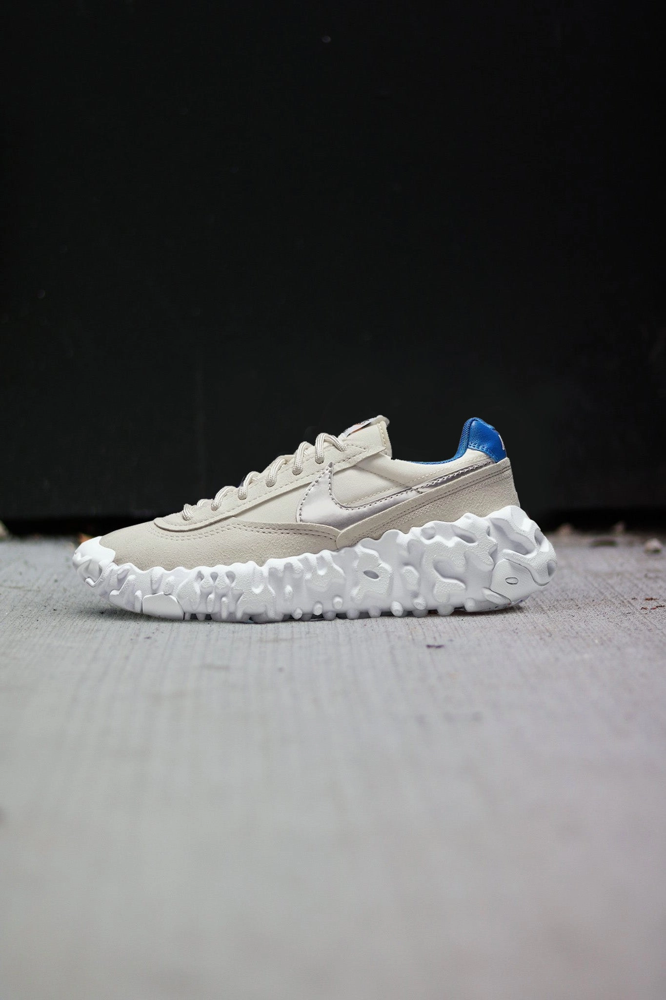 NIKE OVERBREAK LIGHT BONE/METALLIC SILVER