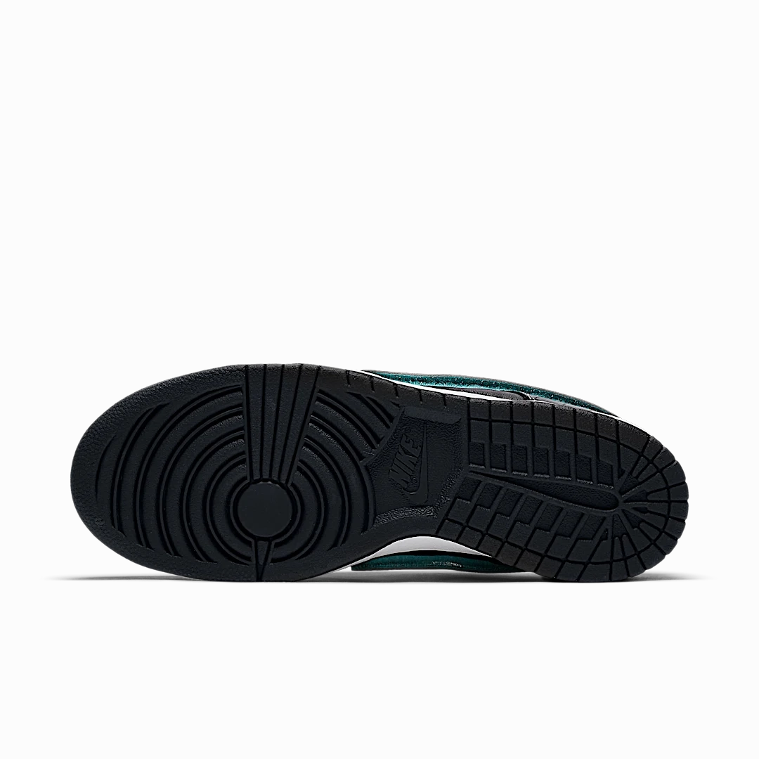 Nike SB Dunk Low Diamond Supply Co. Black Diamond