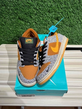 Nike SB Dunk Low Safari Sz 9.5..