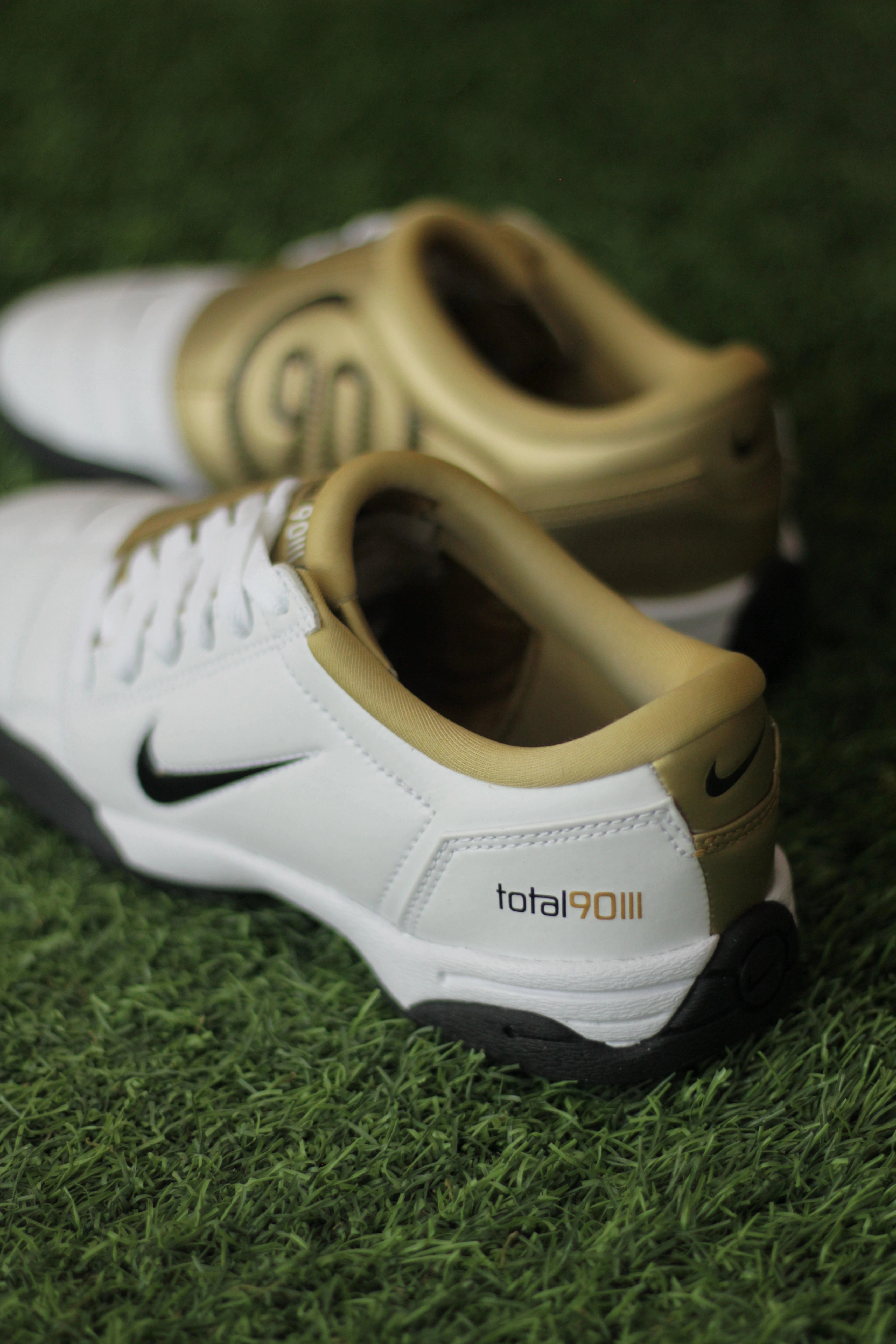 NIKE T90 SP WHITE/BLACK-METALLIC GOLD
