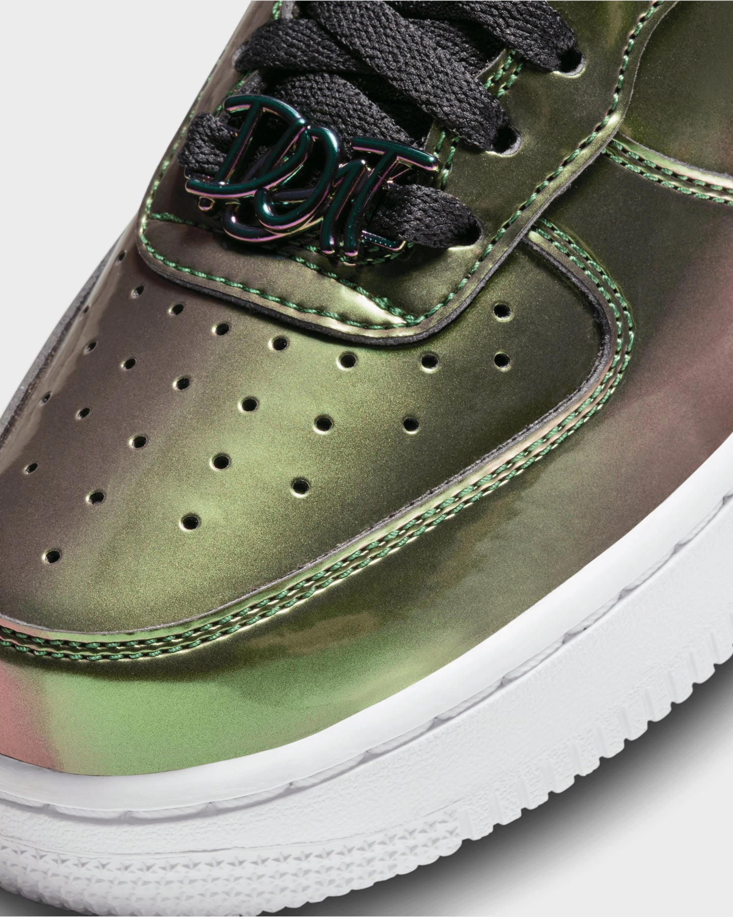 Nike Women's Air Force 1 '07 LV8 Iridescent Black/White