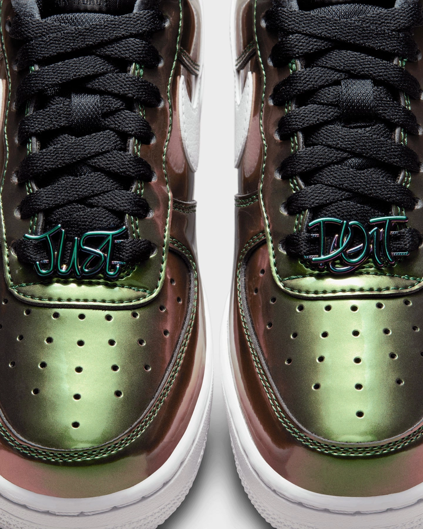 Nike Women's Air Force 1 '07 LV8 Iridescent Black/White