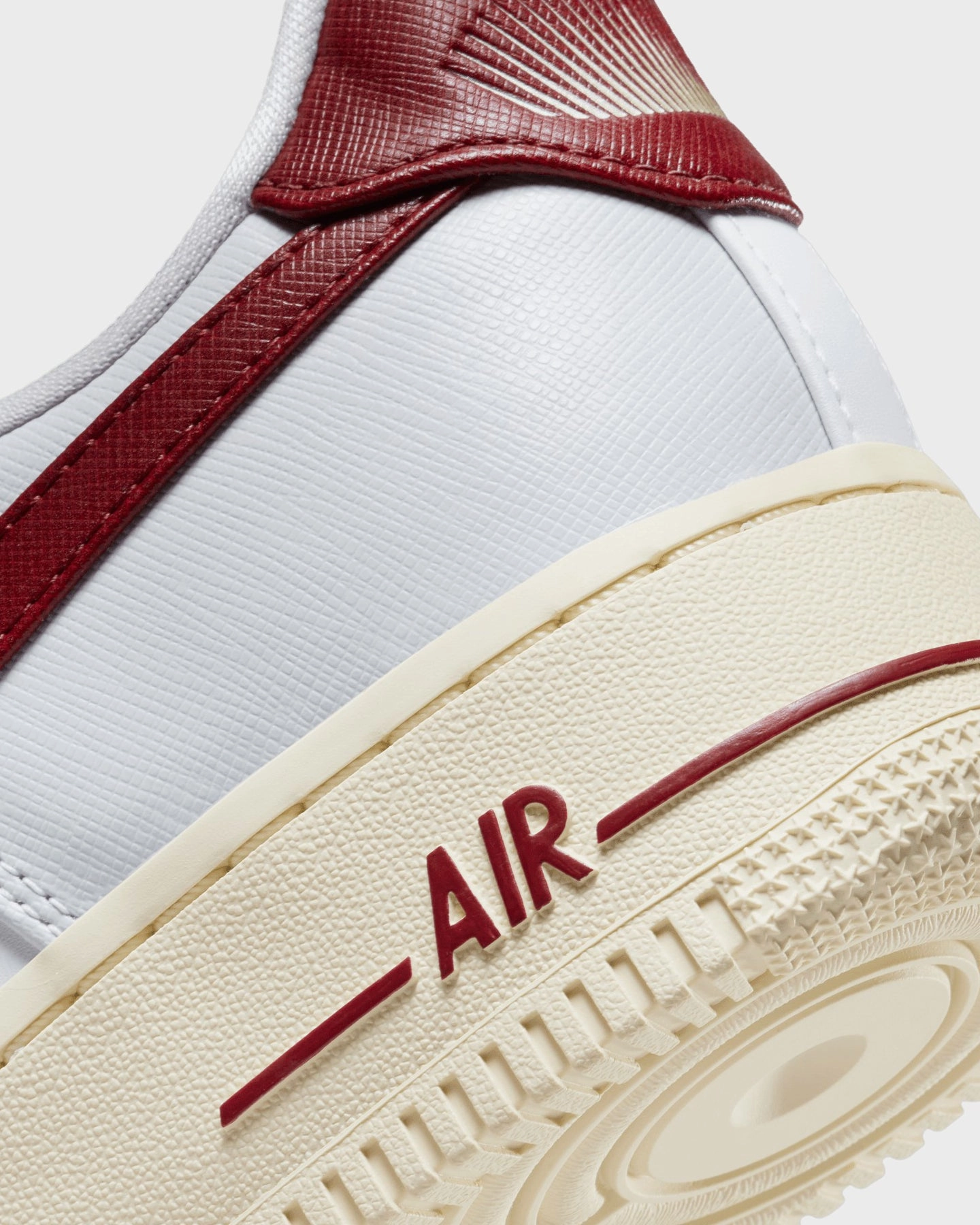 Nike Women's Air Force 1 '07 SE Swoosh Pocket Photon Dust/Team Red