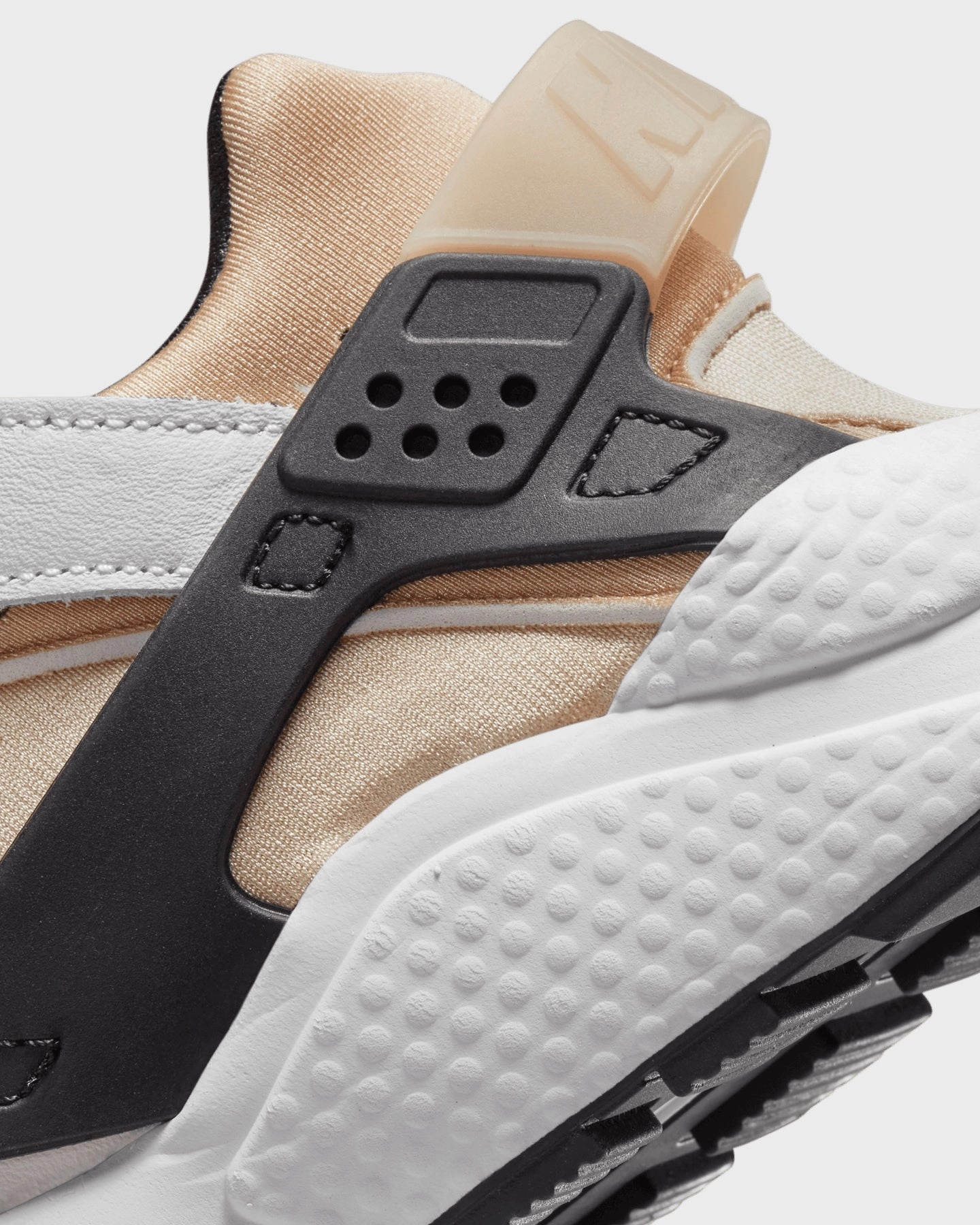 Nike Women's Air Huarache White/Black-Hemp