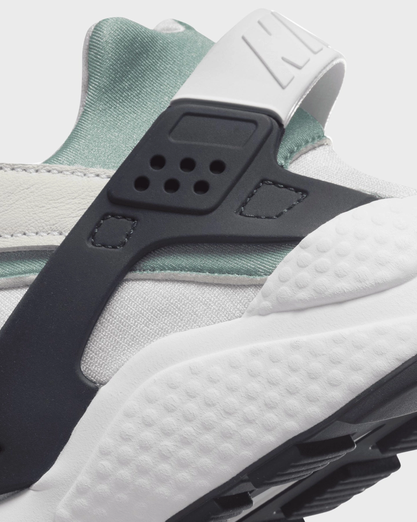 Nike Women's Air Huarache White/Obsidian