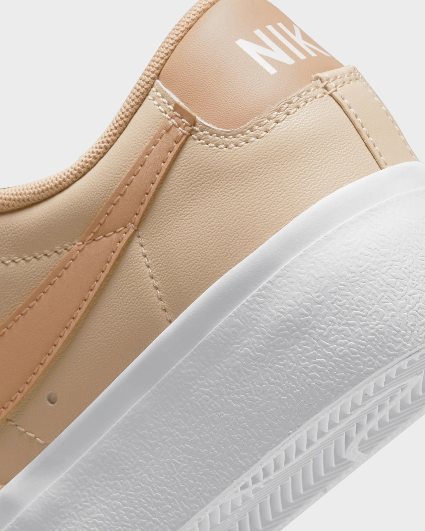 Nike Women's Blazer Low Platform Sanddrift/Hemp-Sanddrift/Black