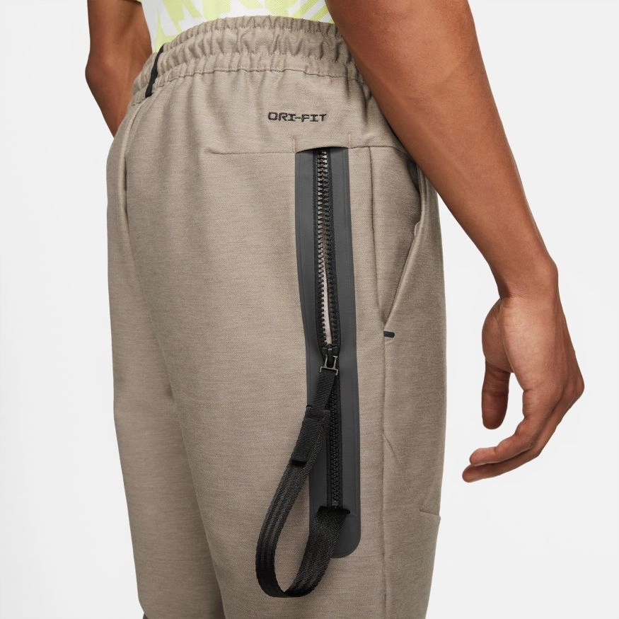 NSW DRI-FIT TECH PACK UNLINE TRACK PANT MOON FOSSIL