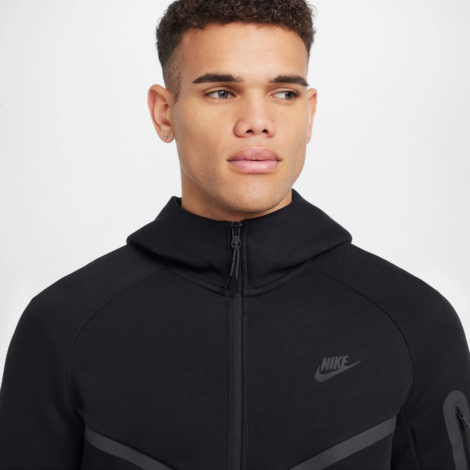 TECH FULL ZIP WINDRUNNER HOODIE BLACK