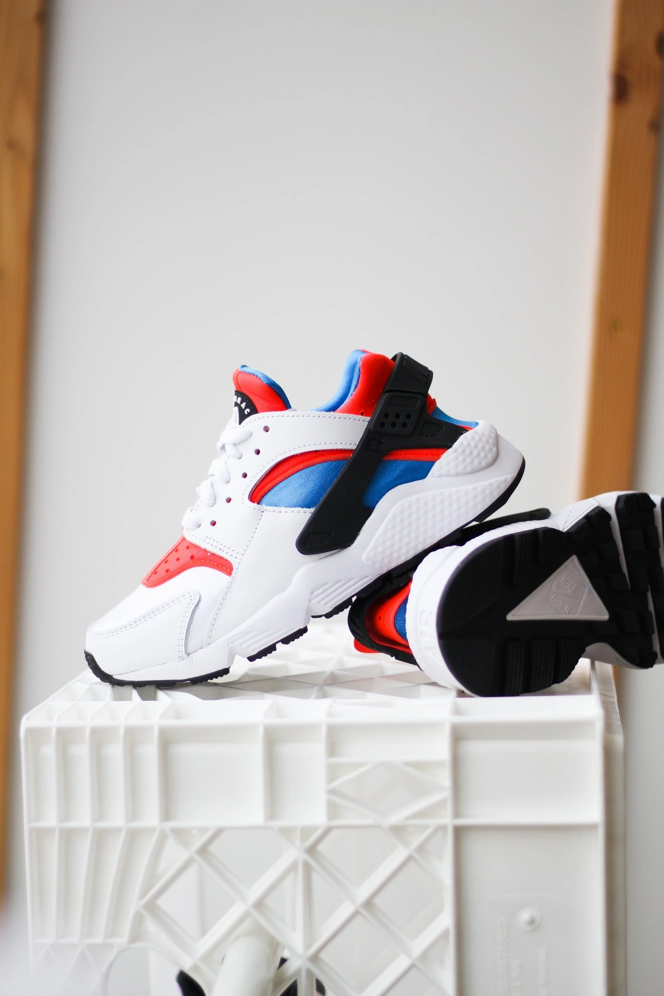 W AIR HUARACHE BRIGHT CRIMSON