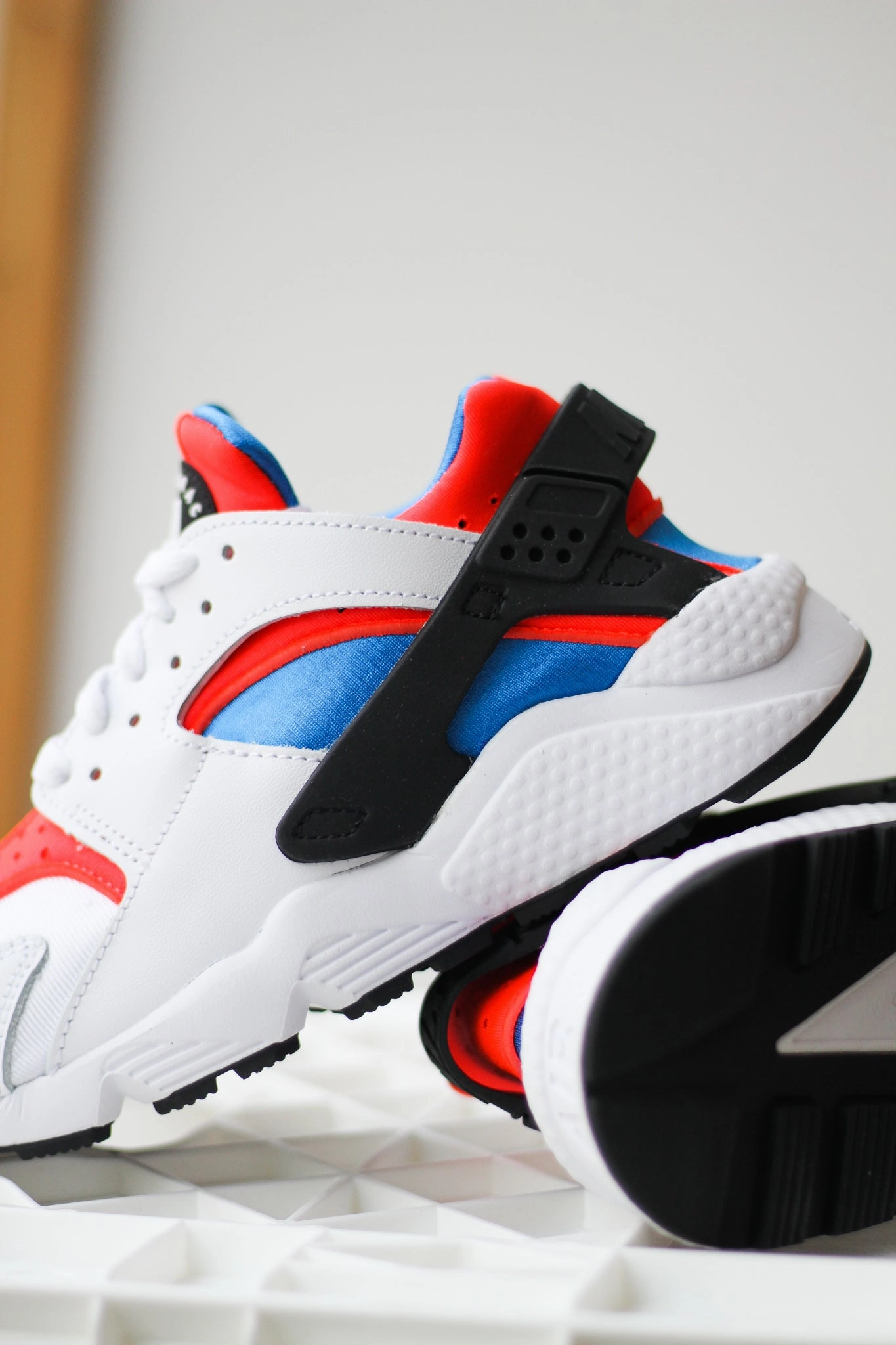 W AIR HUARACHE BRIGHT CRIMSON