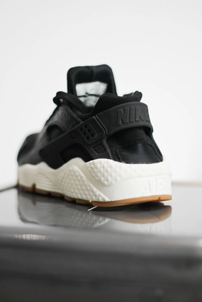 W AIR HUARACHE RUN PRM BLACK SNAKESKIN