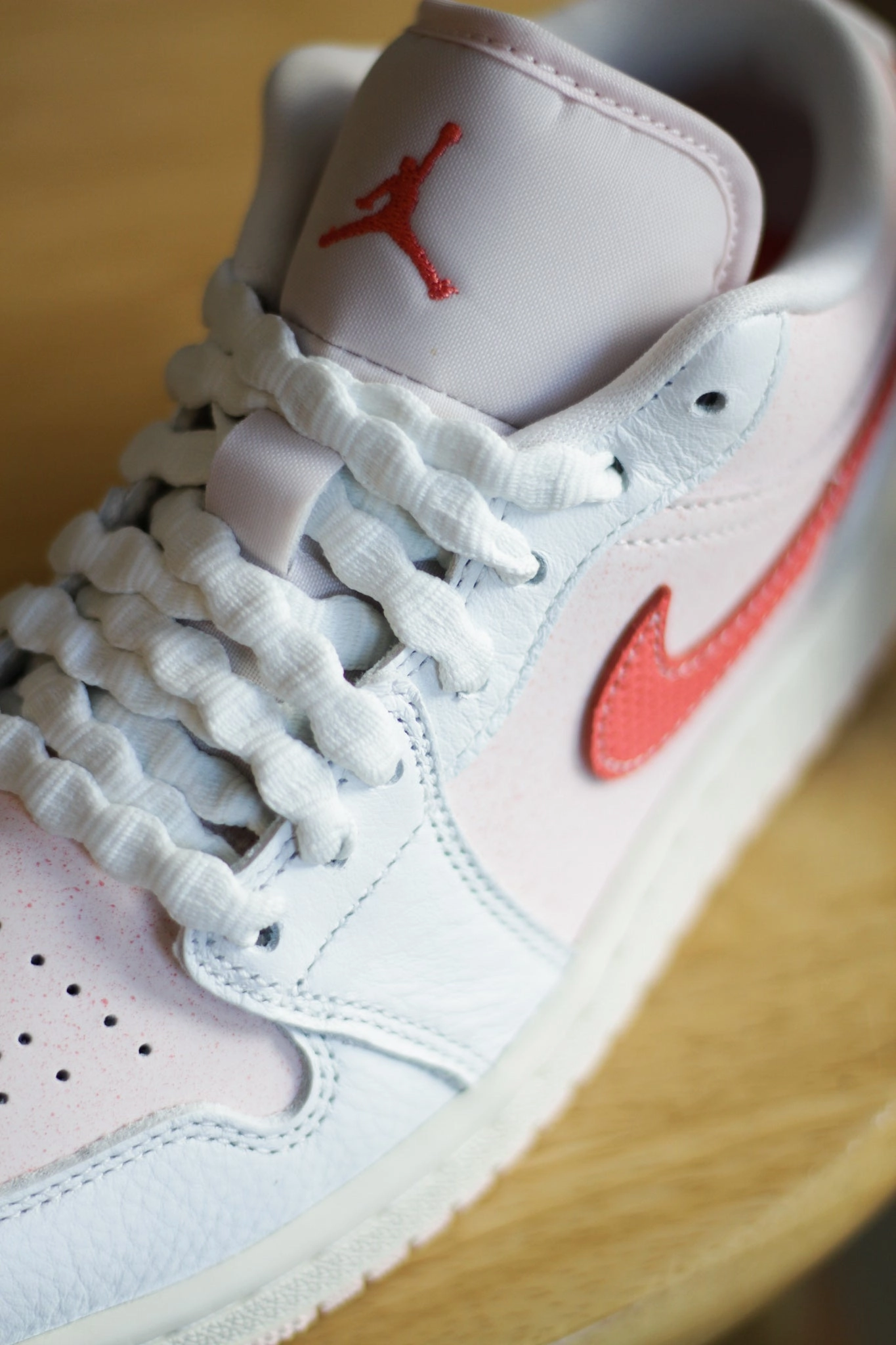 W AIR JORDAN 1 LOW SE SUMMIT WHITE/MAGIC EMBER-LIGHT SOFT PINK