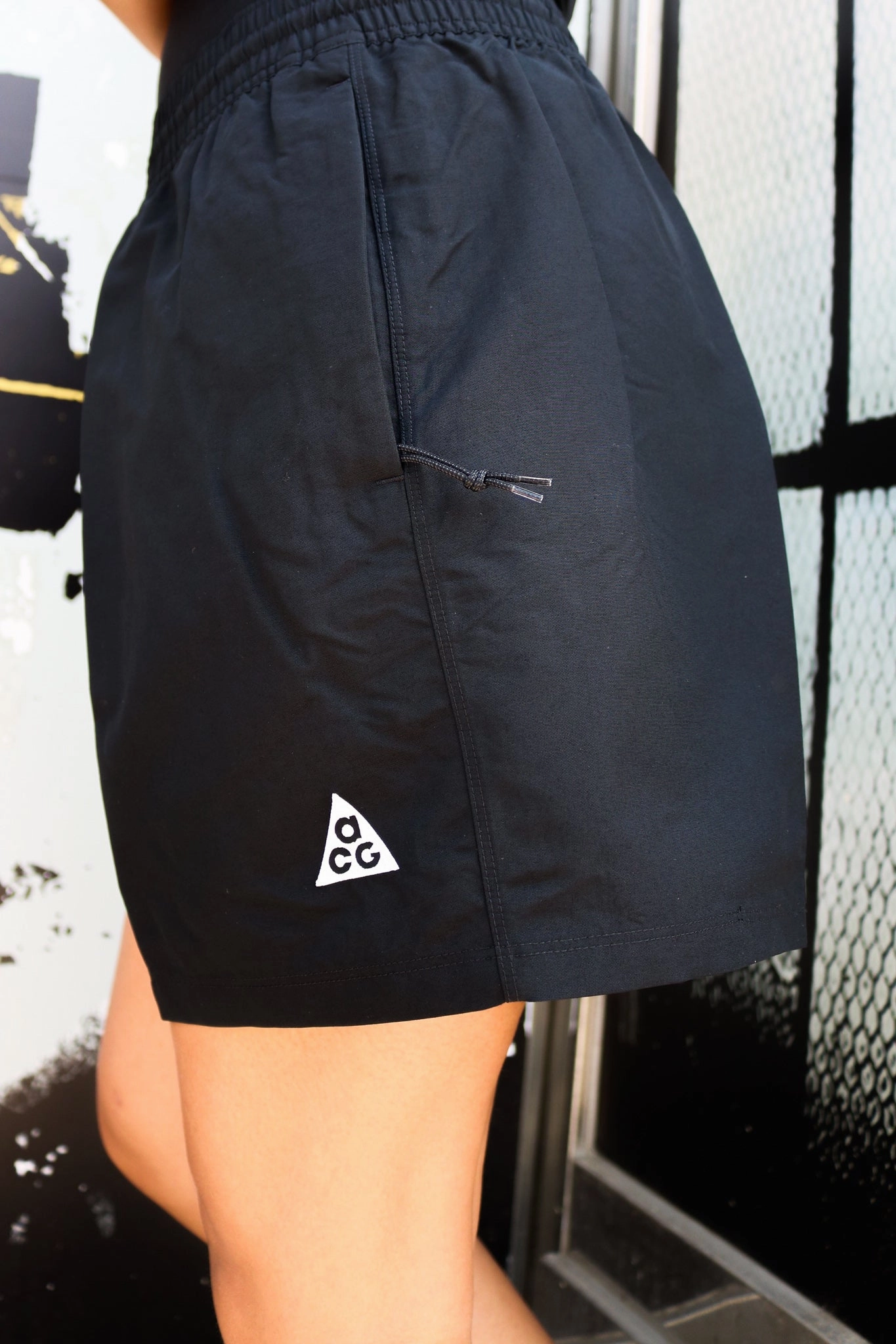 W NIKE ACG OVERSIZE SHORTS BLK