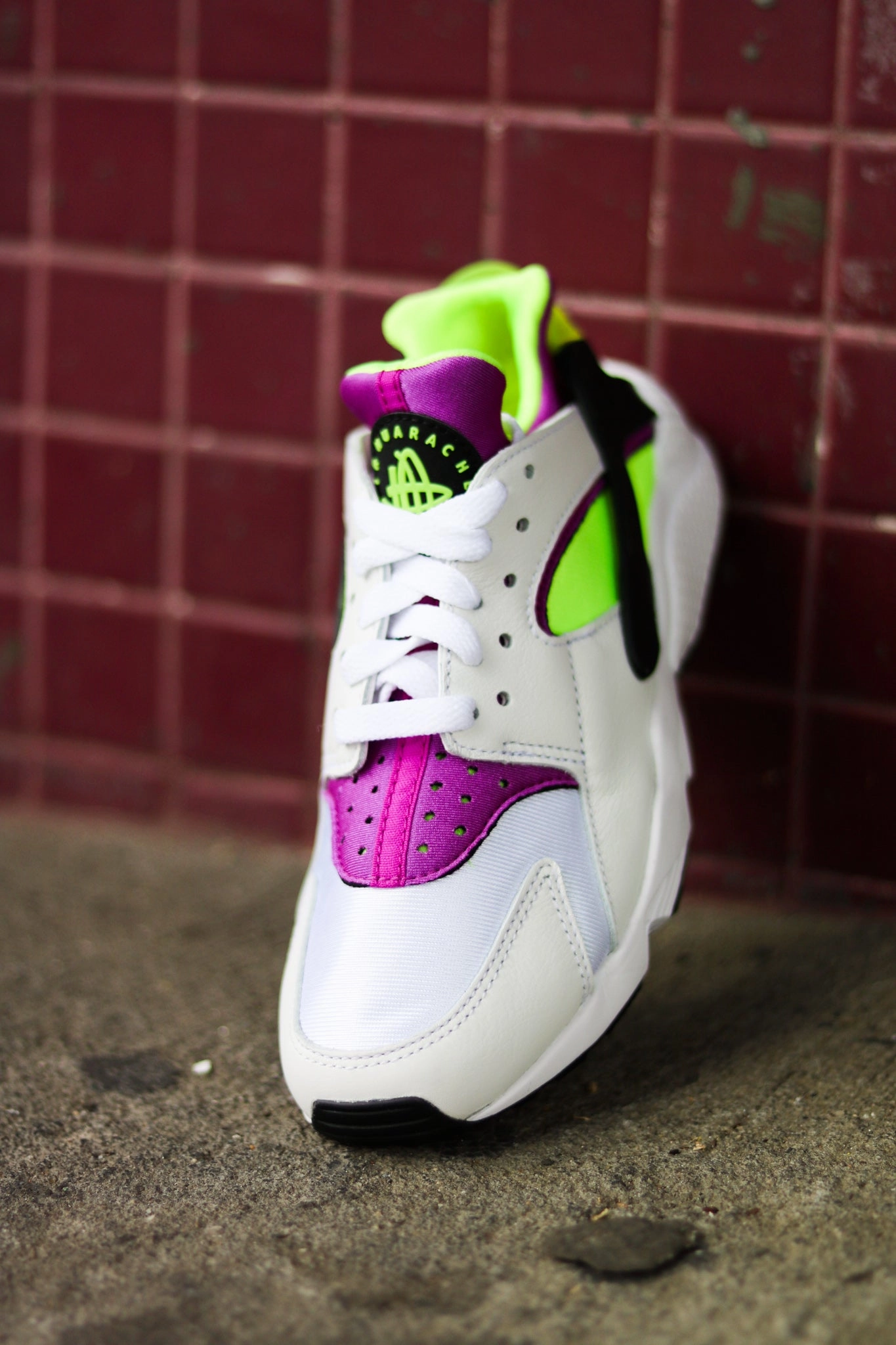 W NIKE AIR HUARACHE MAGENTA