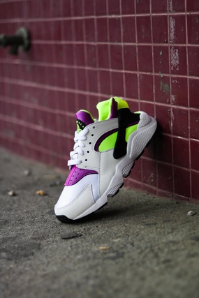 W NIKE AIR HUARACHE MAGENTA