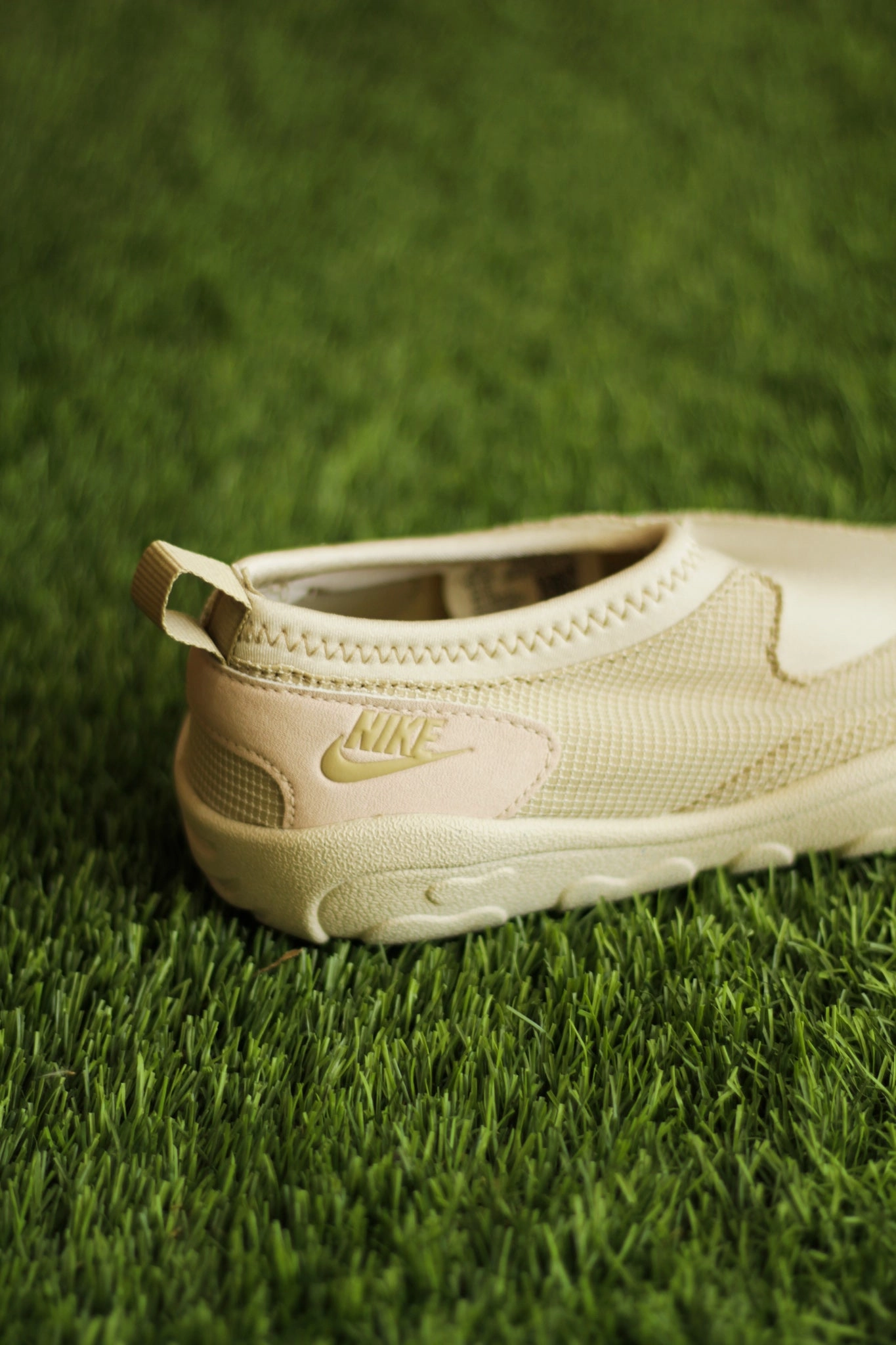 W NIKE AQUA TURF LT OREWOOD BRN/DESERT KHAKI
