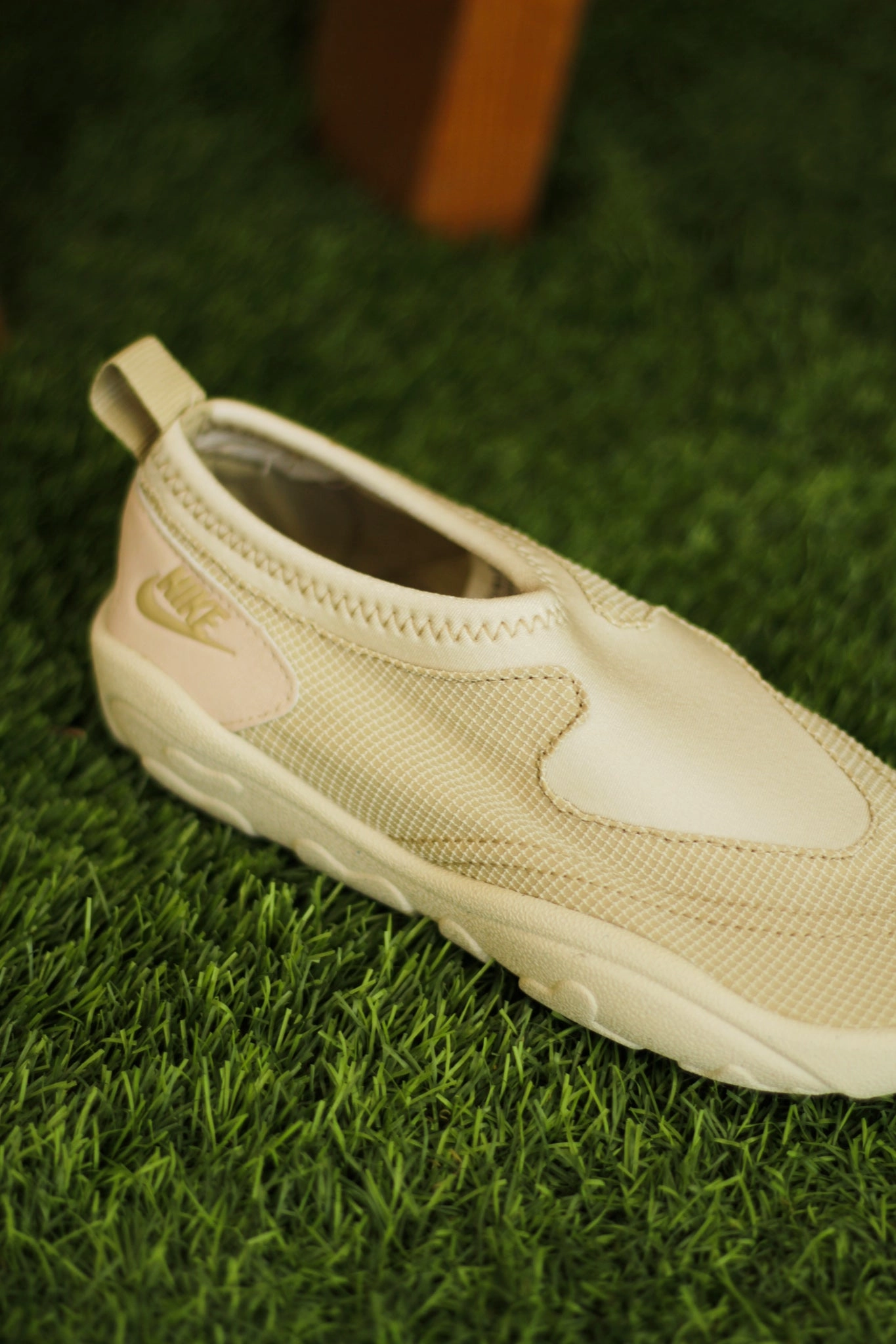 W NIKE AQUA TURF LT OREWOOD BRN/DESERT KHAKI