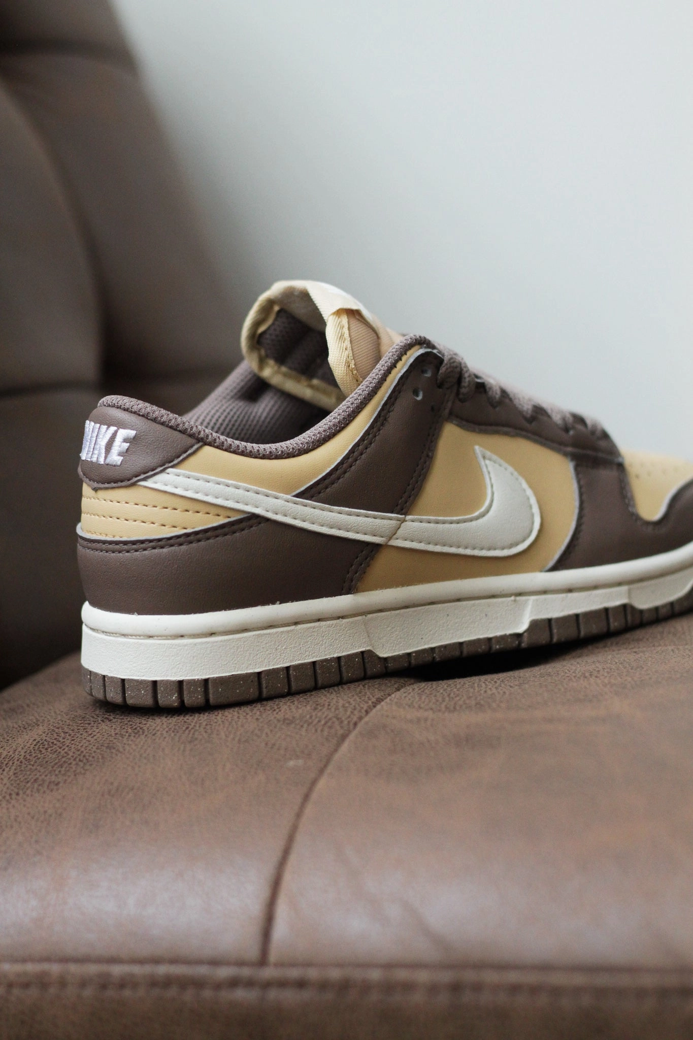 W NIKE DUNK LOW NEXT NATURE MINK BROWN/SAIL-SESAME-COCONUT MILK