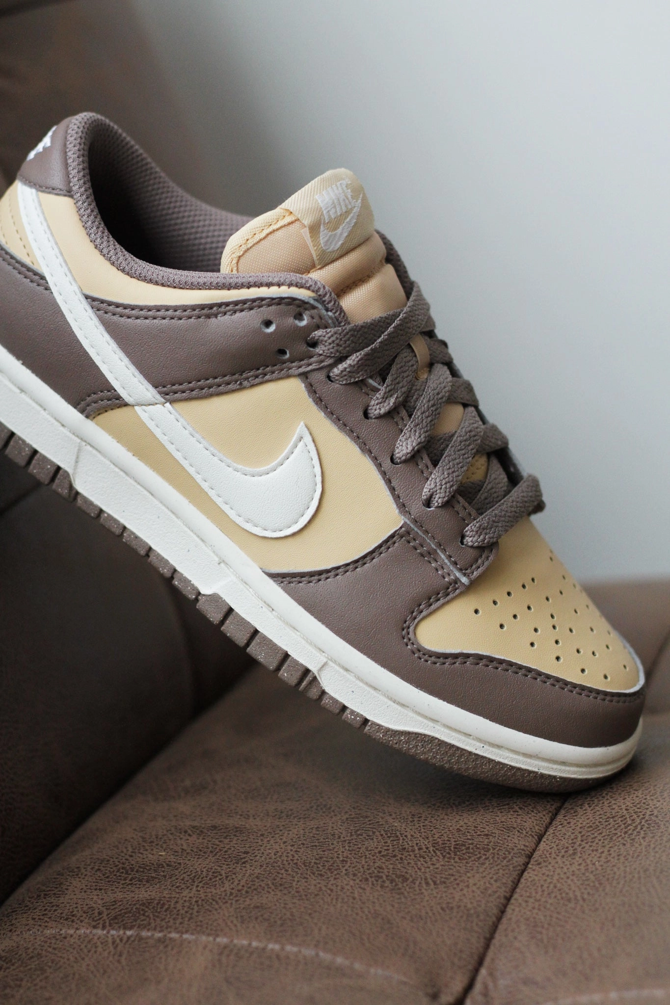 W NIKE DUNK LOW NEXT NATURE MINK BROWN/SAIL-SESAME-COCONUT MILK