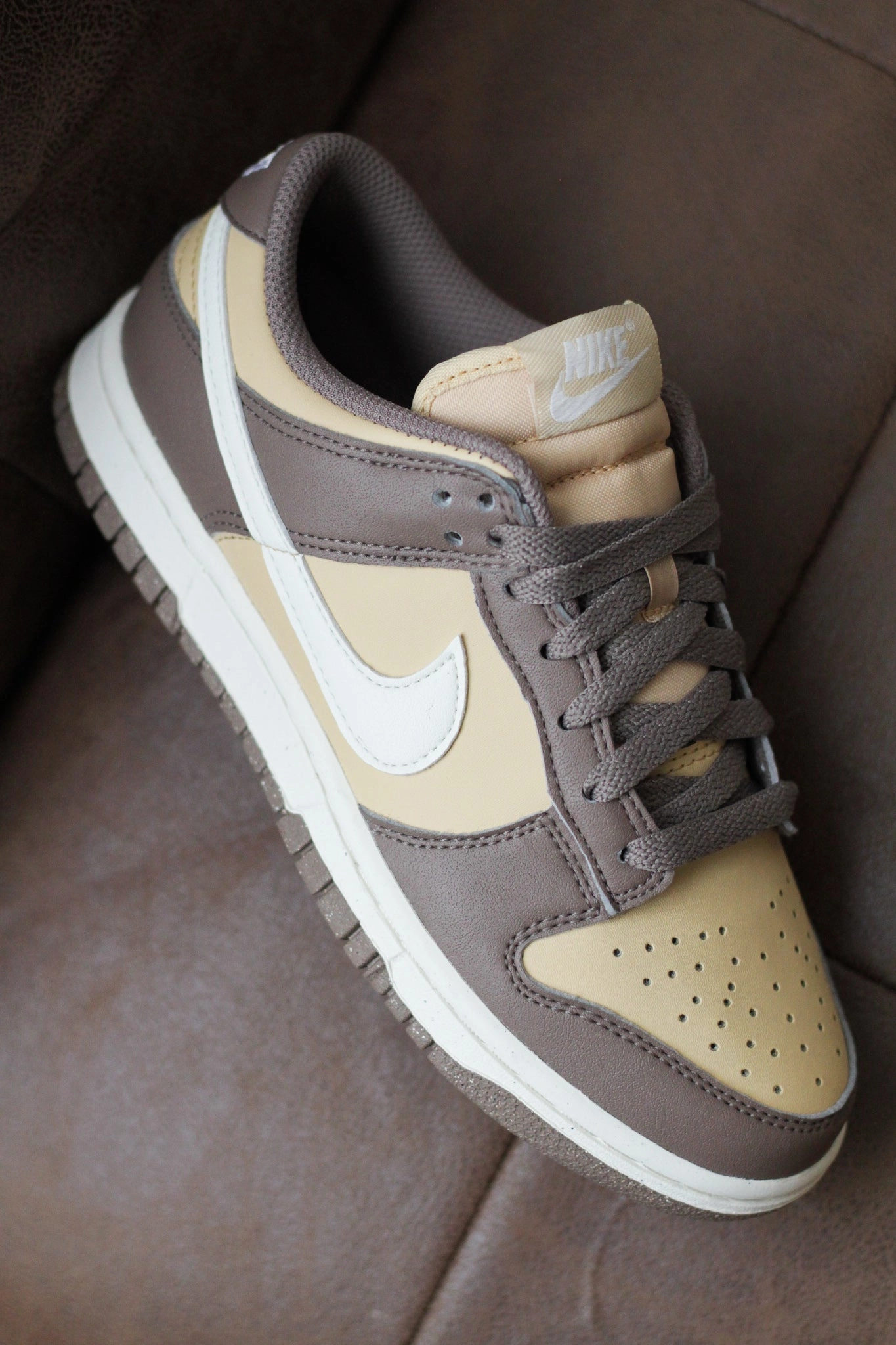 W NIKE DUNK LOW NEXT NATURE MINK BROWN/SAIL-SESAME-COCONUT MILK